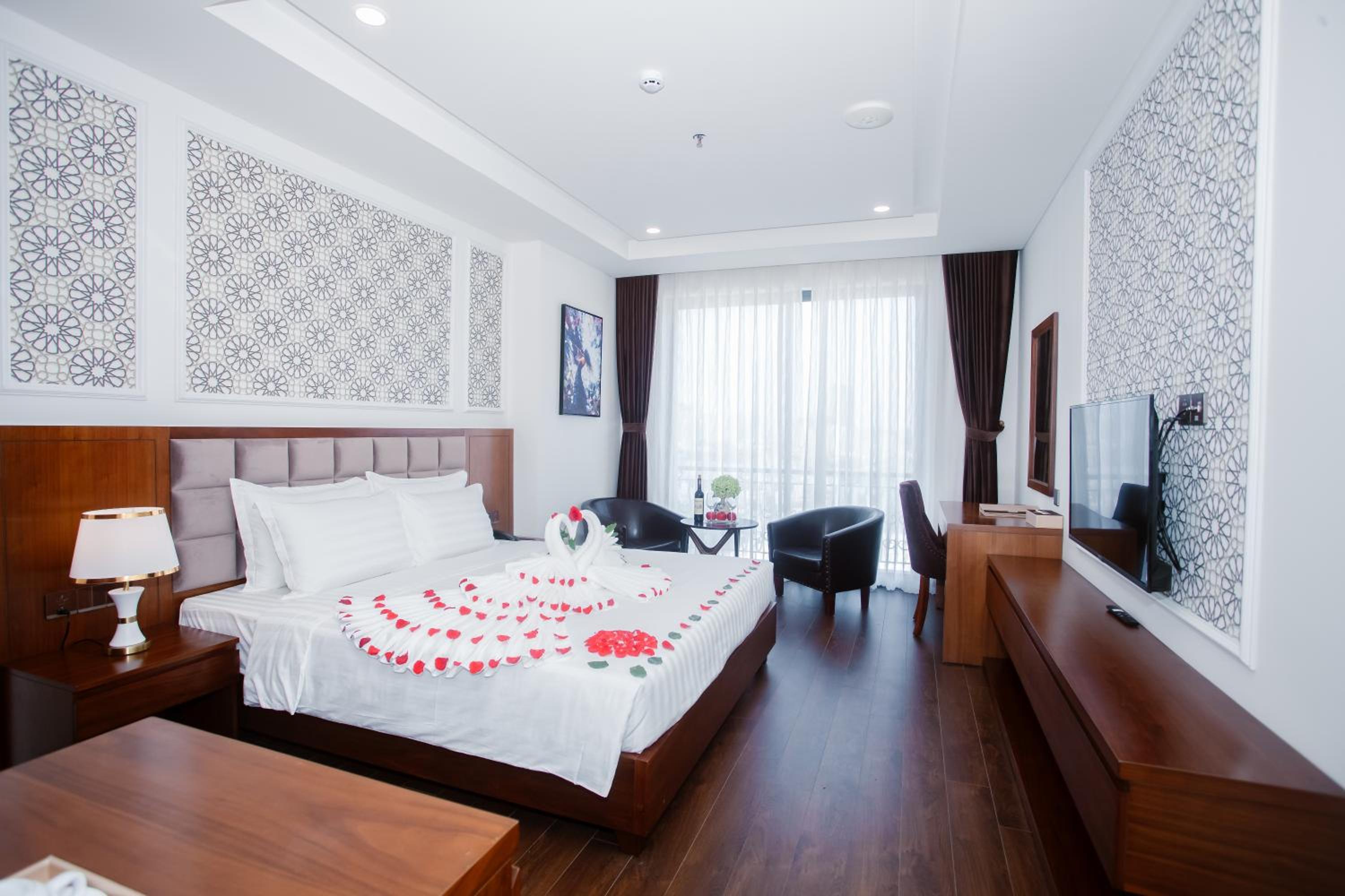 Twin Room with Balcony - Photo 9