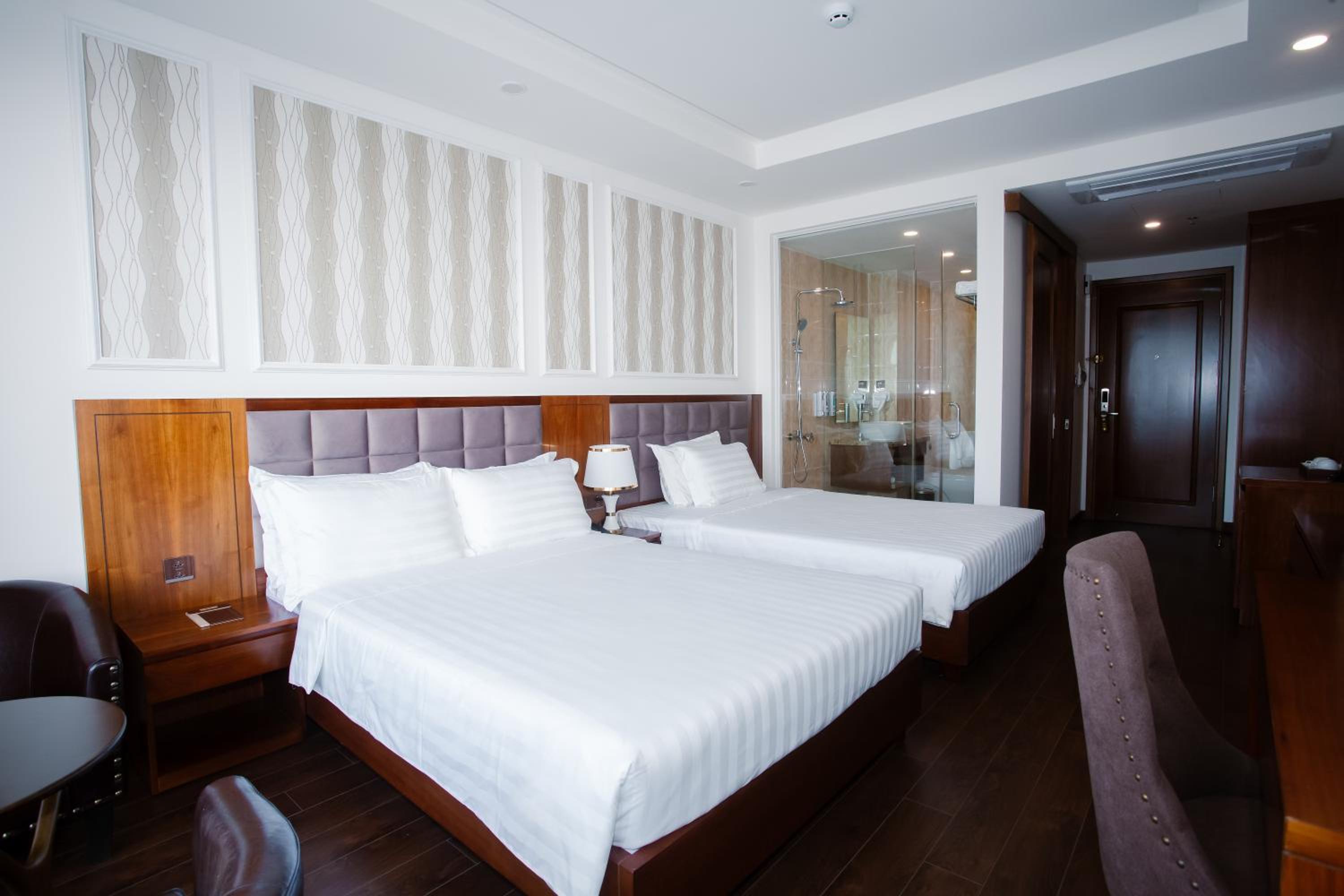 Twin Room with Balcony - Photo 10