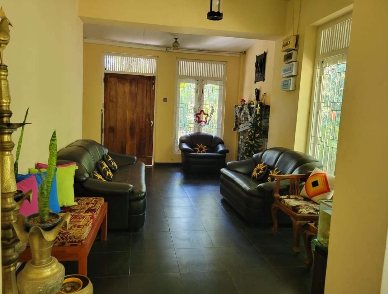 Six-Bedroom House photo 1