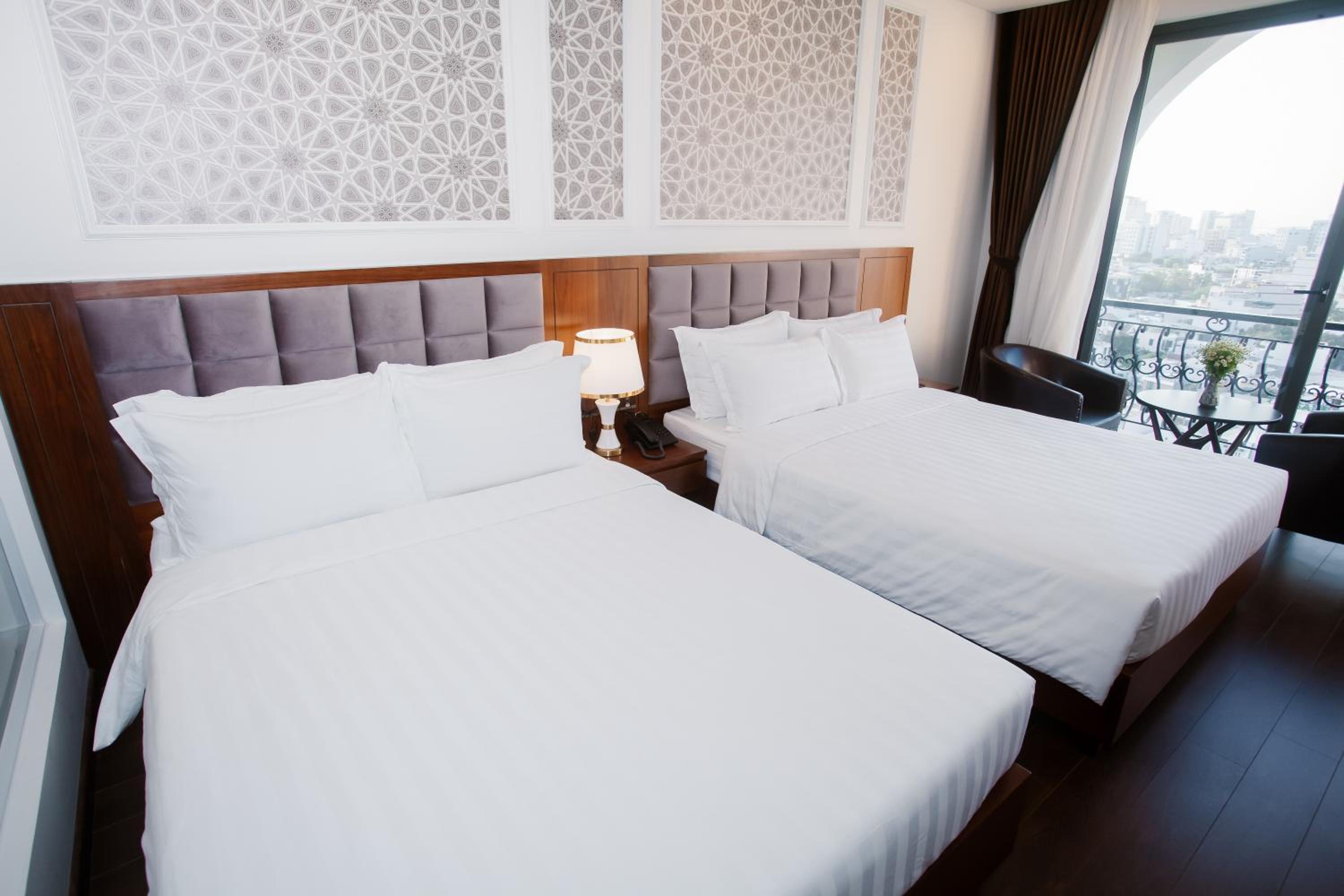 Twin Room with Balcony - Photo 11