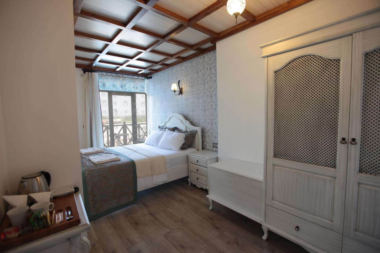 Deluxe Double Room with Balcony photo 2