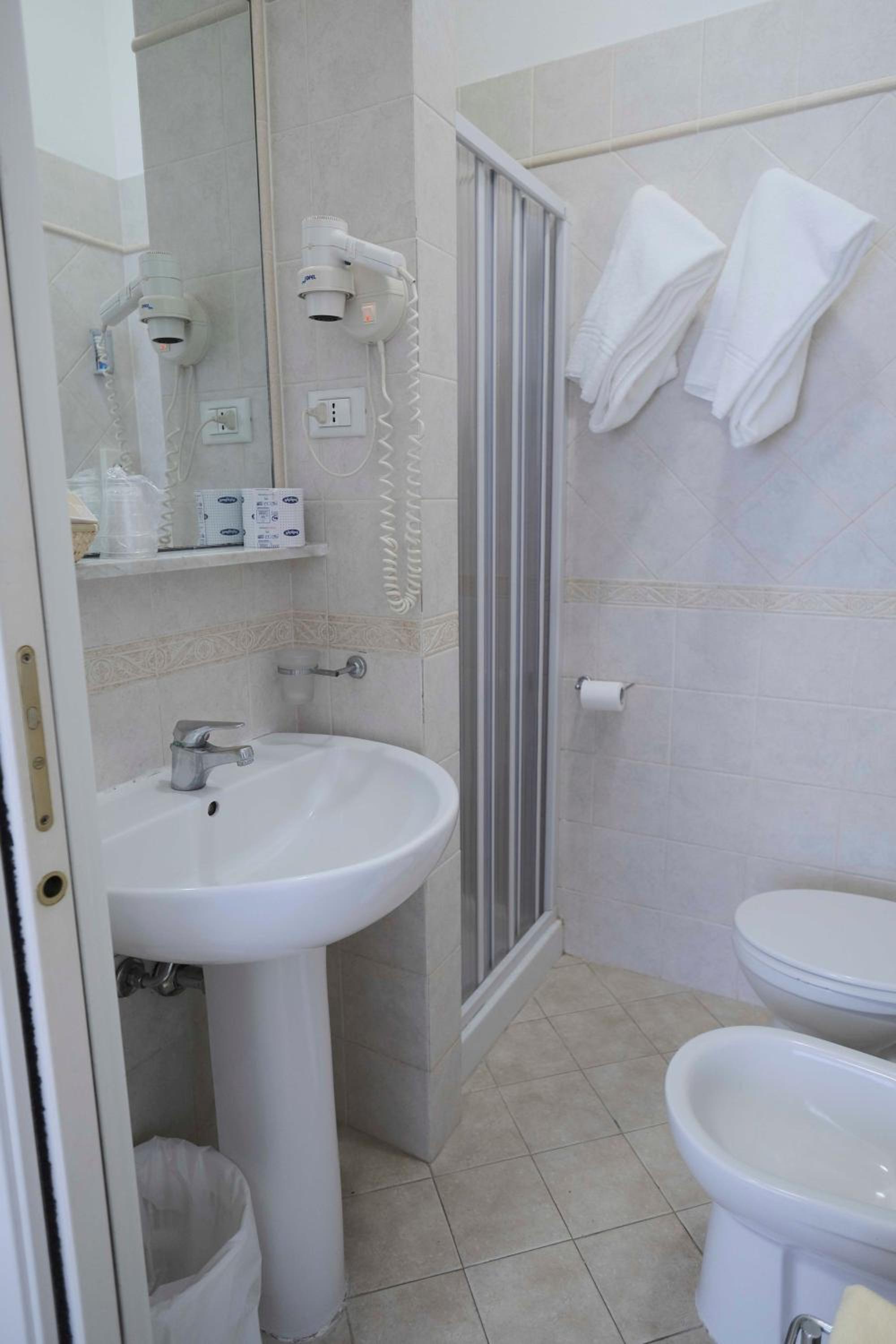 Standard Triple Room photo 3