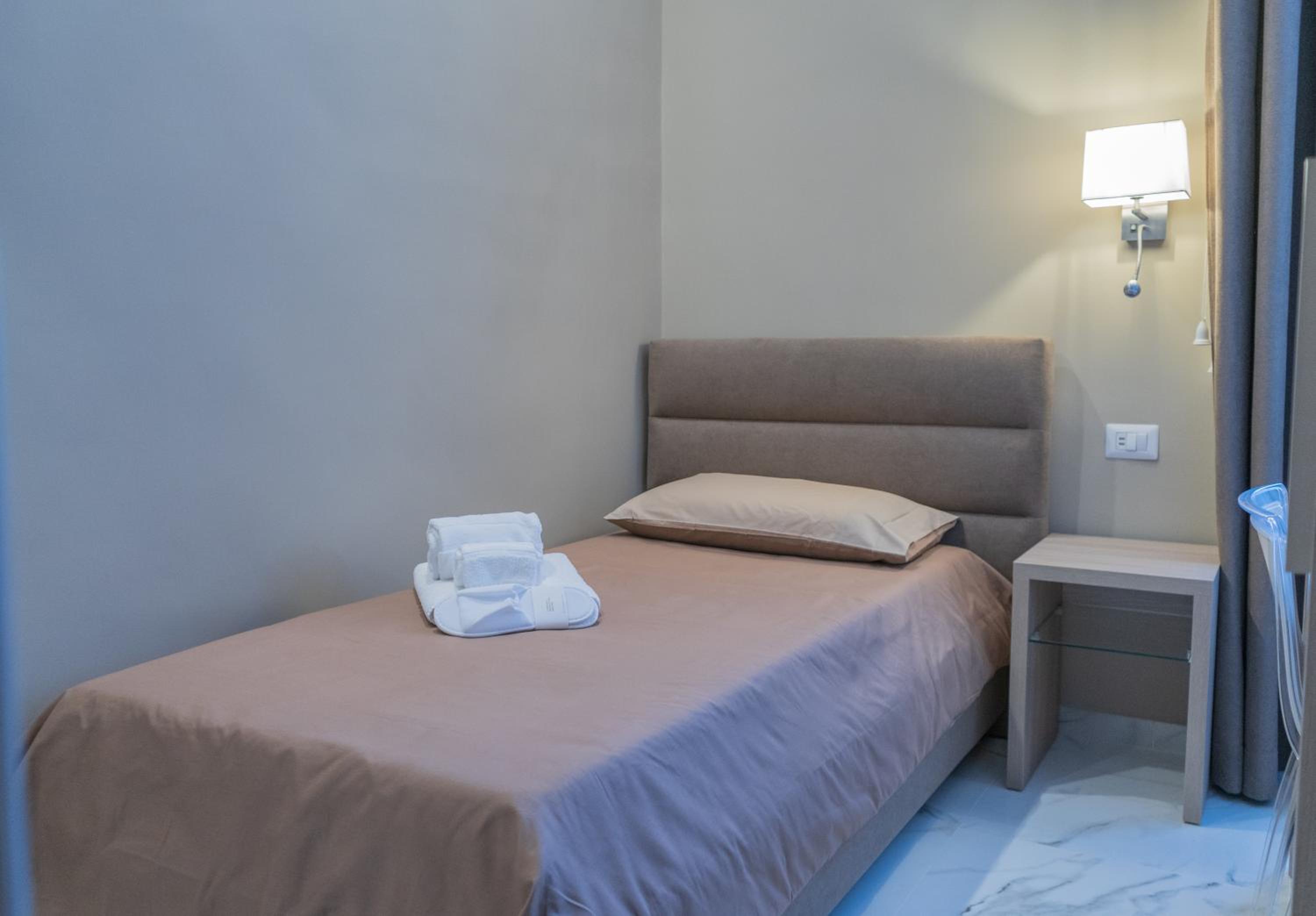 Single Room With Private Bathroom photo 2