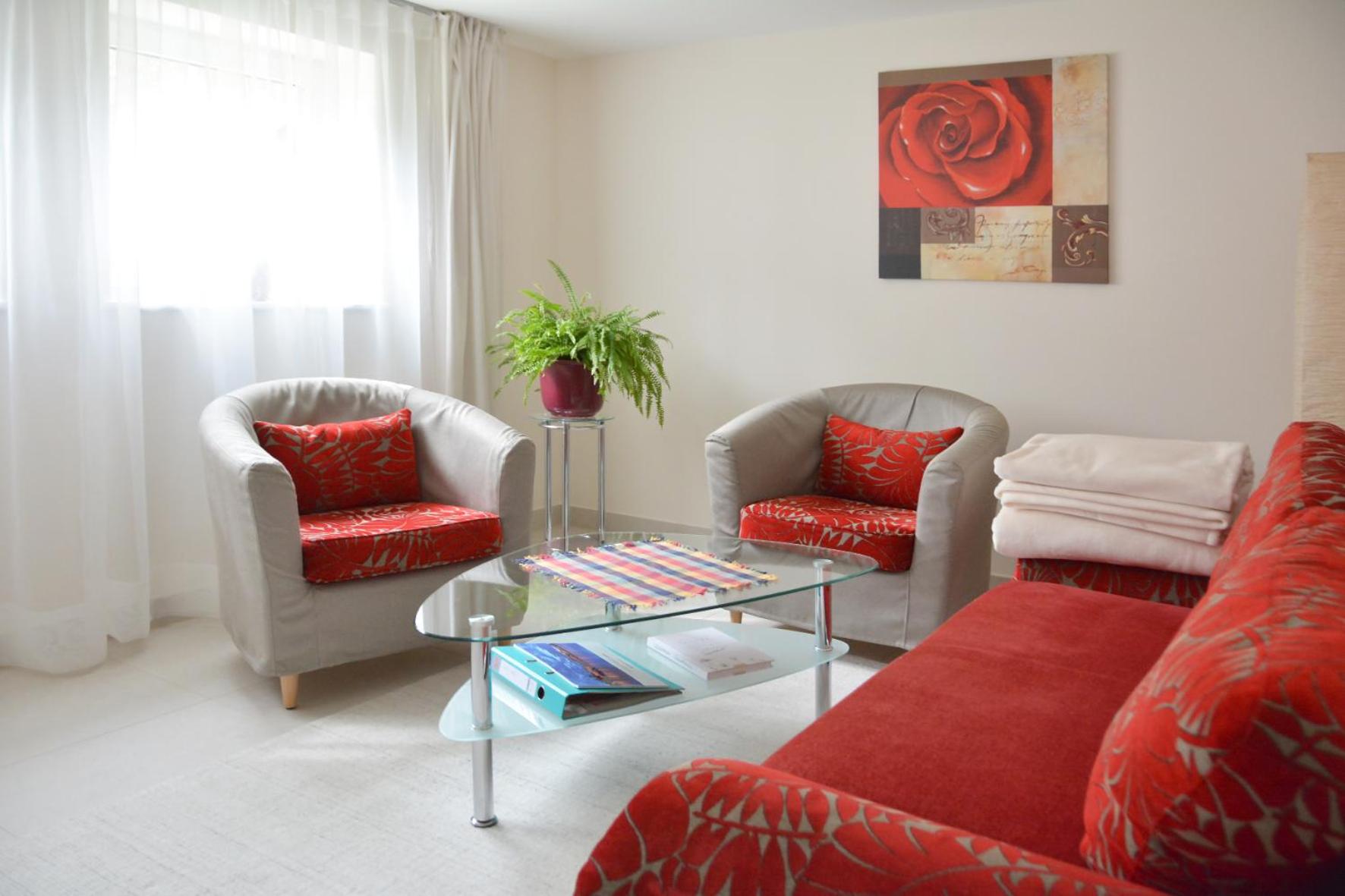 One-Bedroom Apartment photo 1
