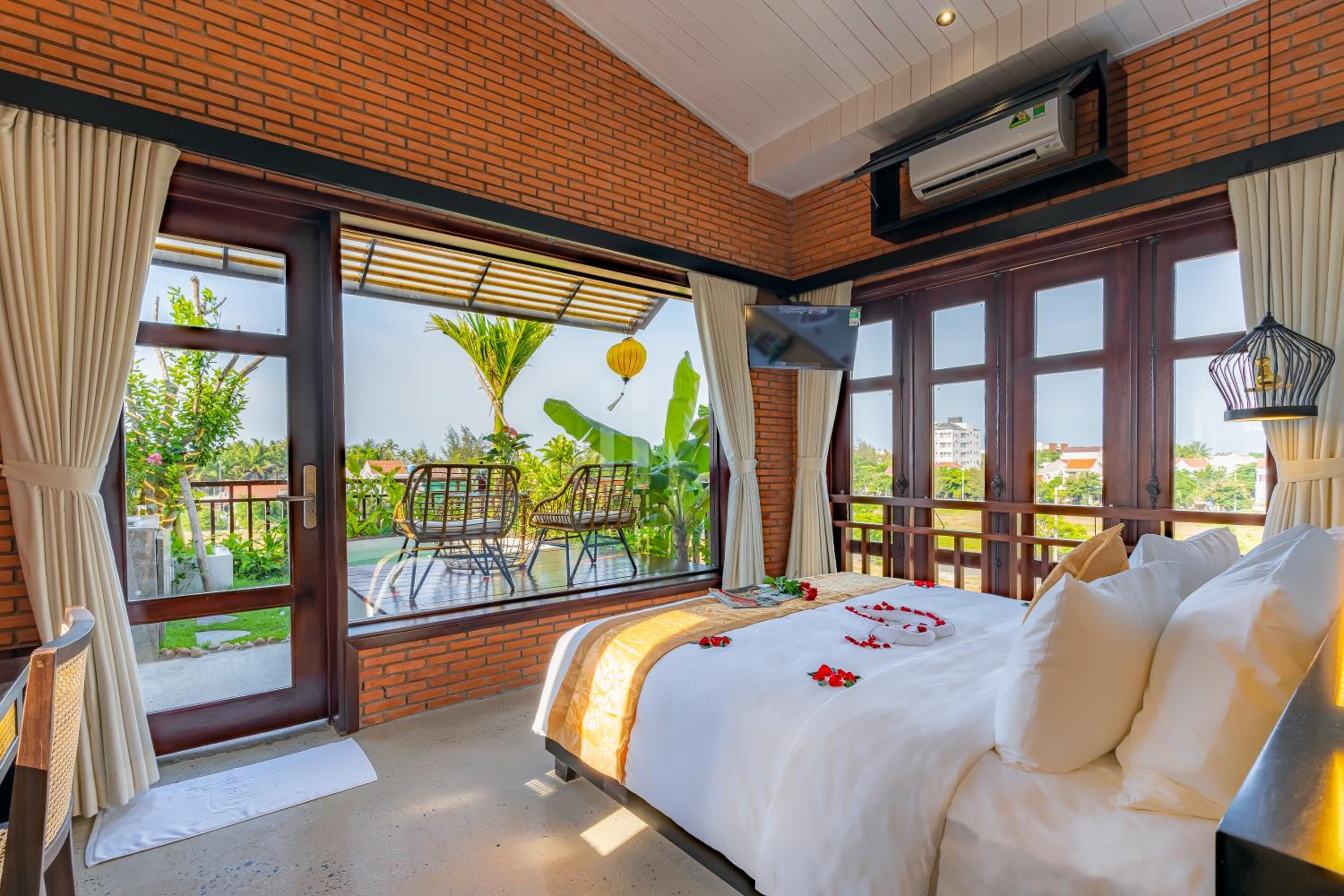 Deluxe Suite with Spa Bath