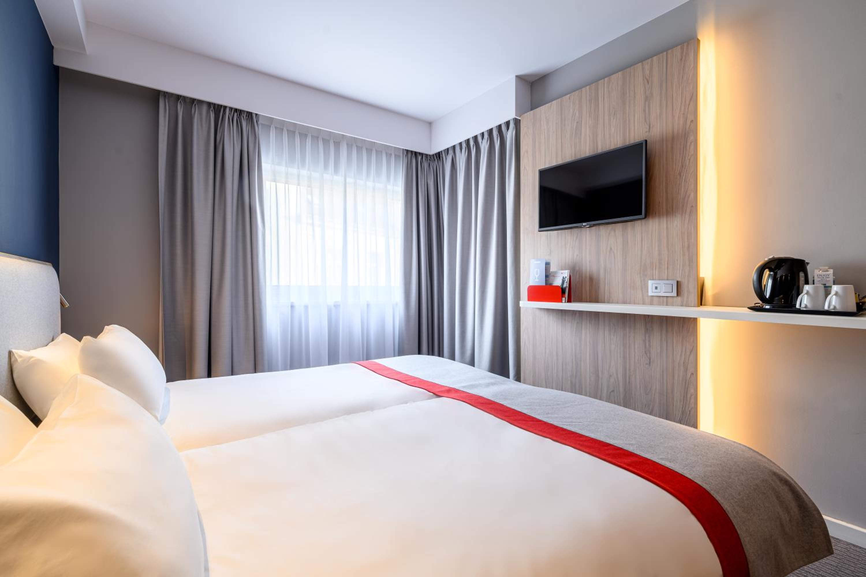 Standard Room with Free Breakfast - Photo 1