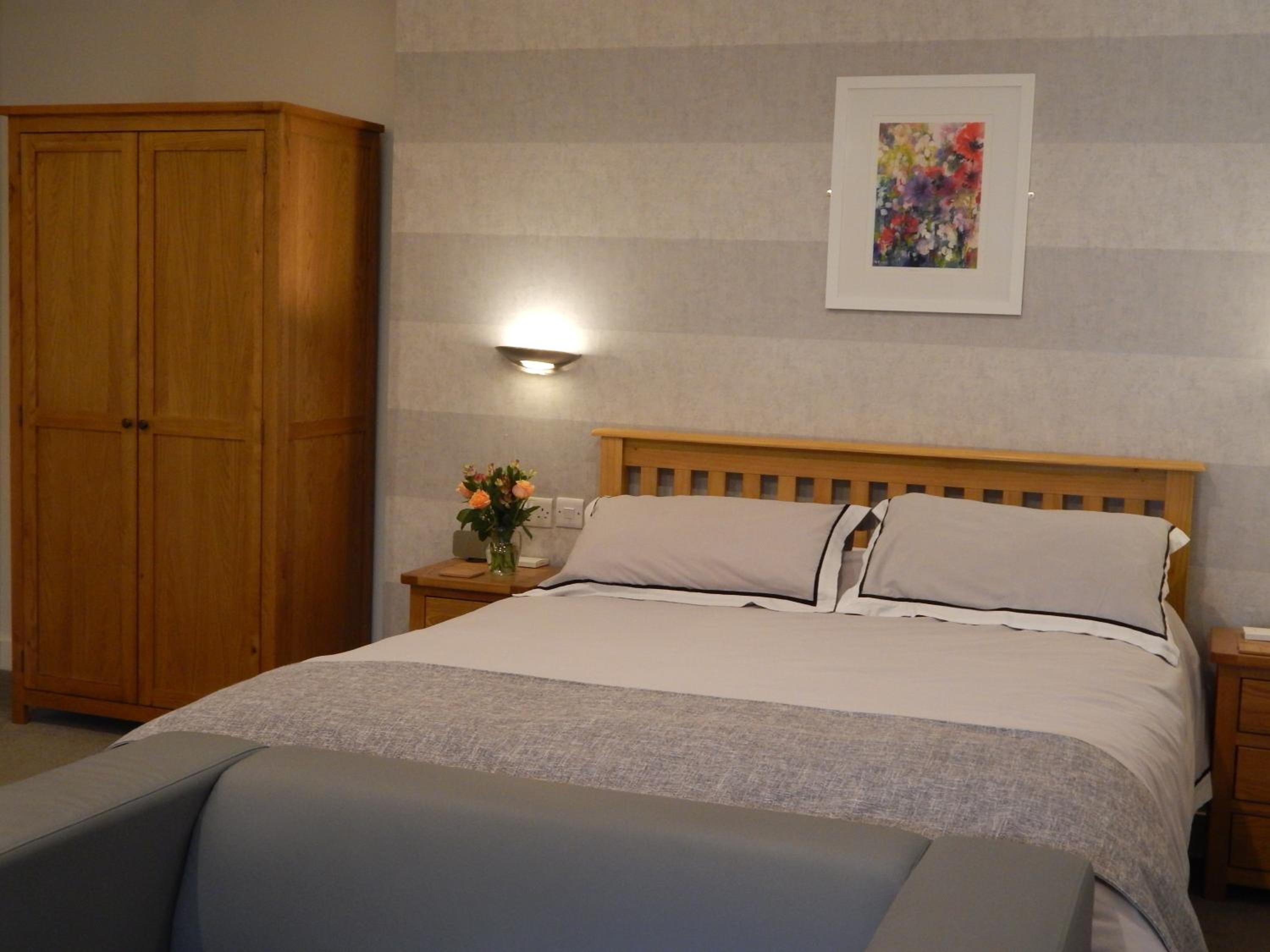 Deluxe King Room - Photo 10