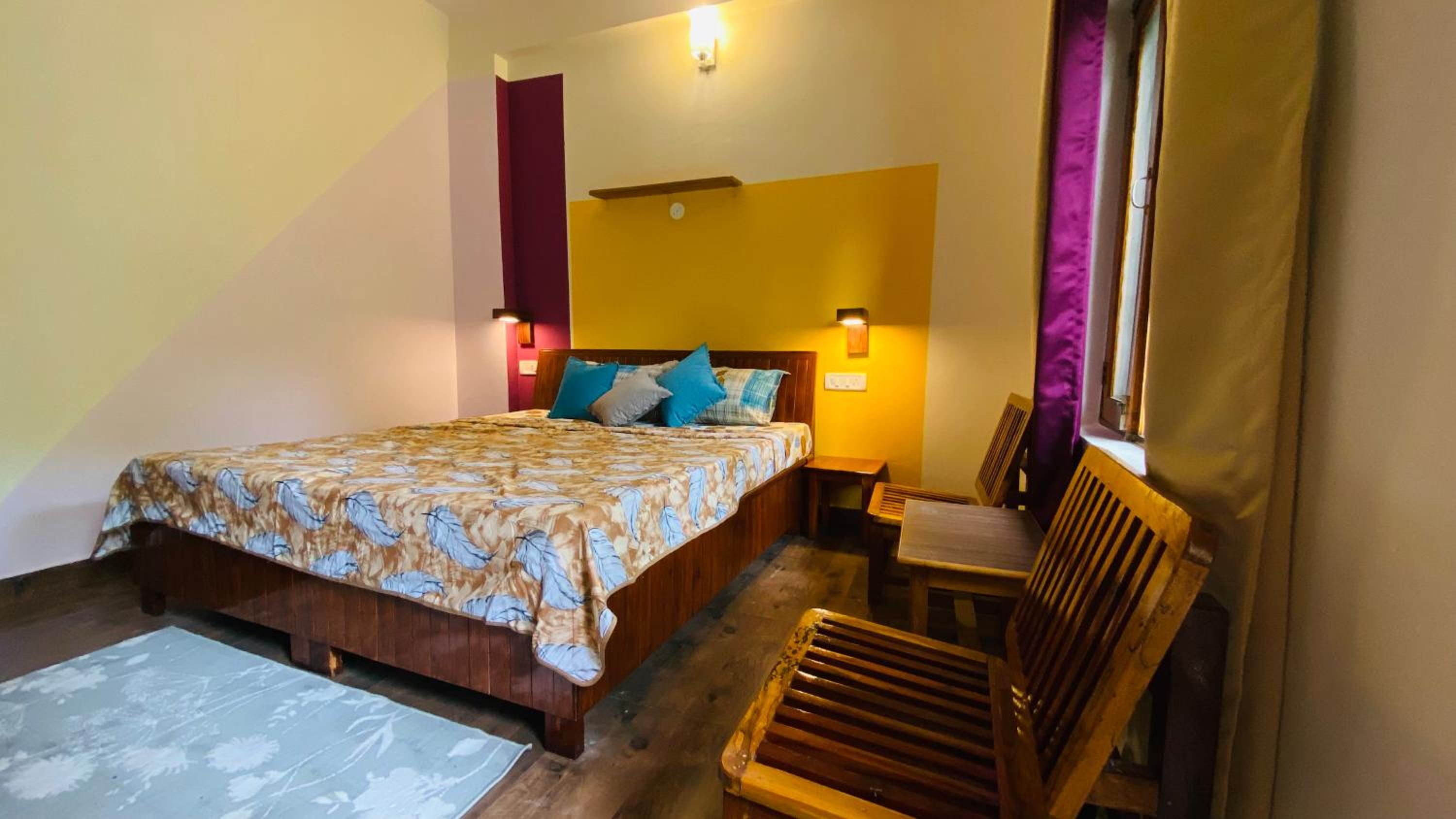 Double Room with Balcony - Photo 11