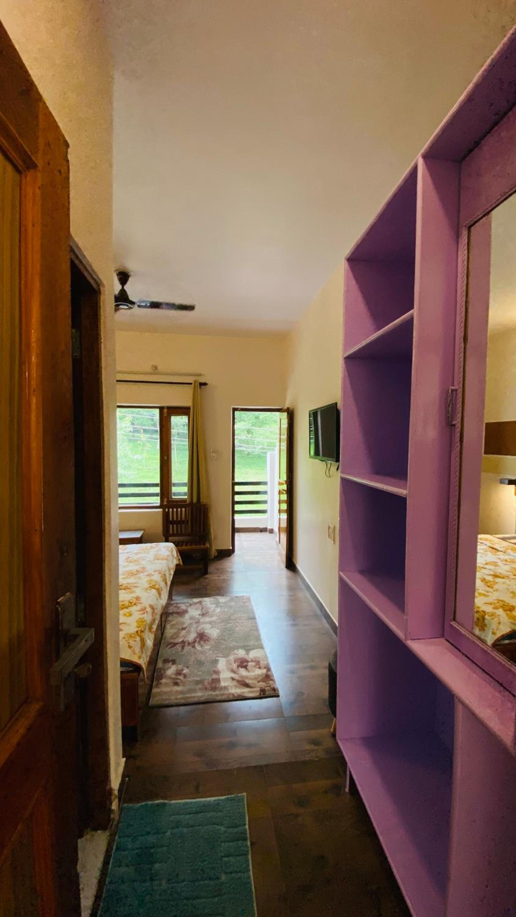 Double Room with Balcony - Photo 14
