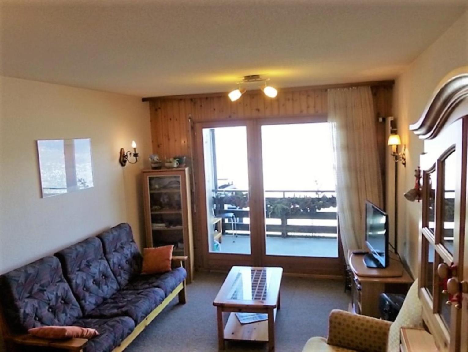 Two-Bedroom Apartment V011 photo 1