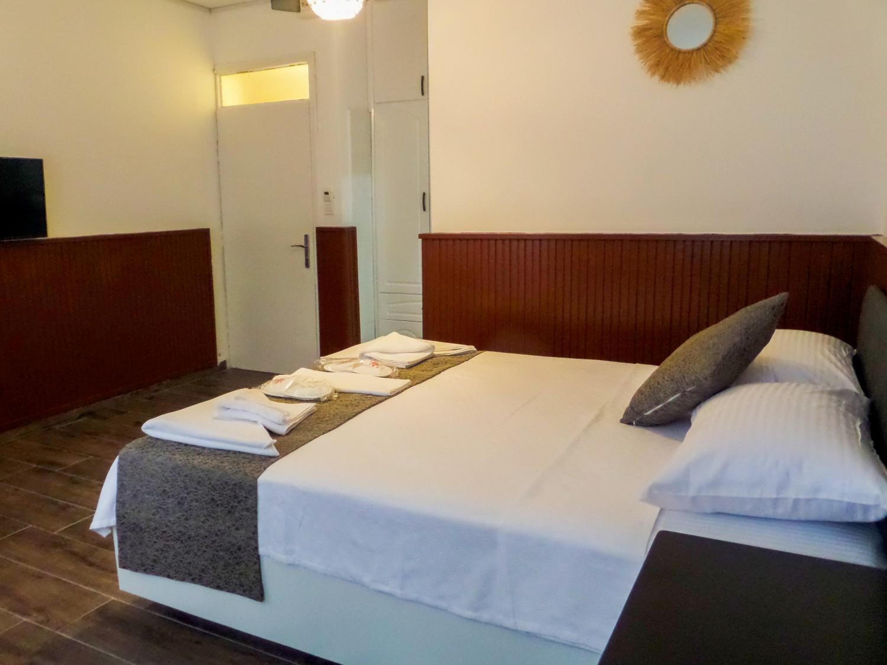 Deluxe Double Room with Balcony and Sea View