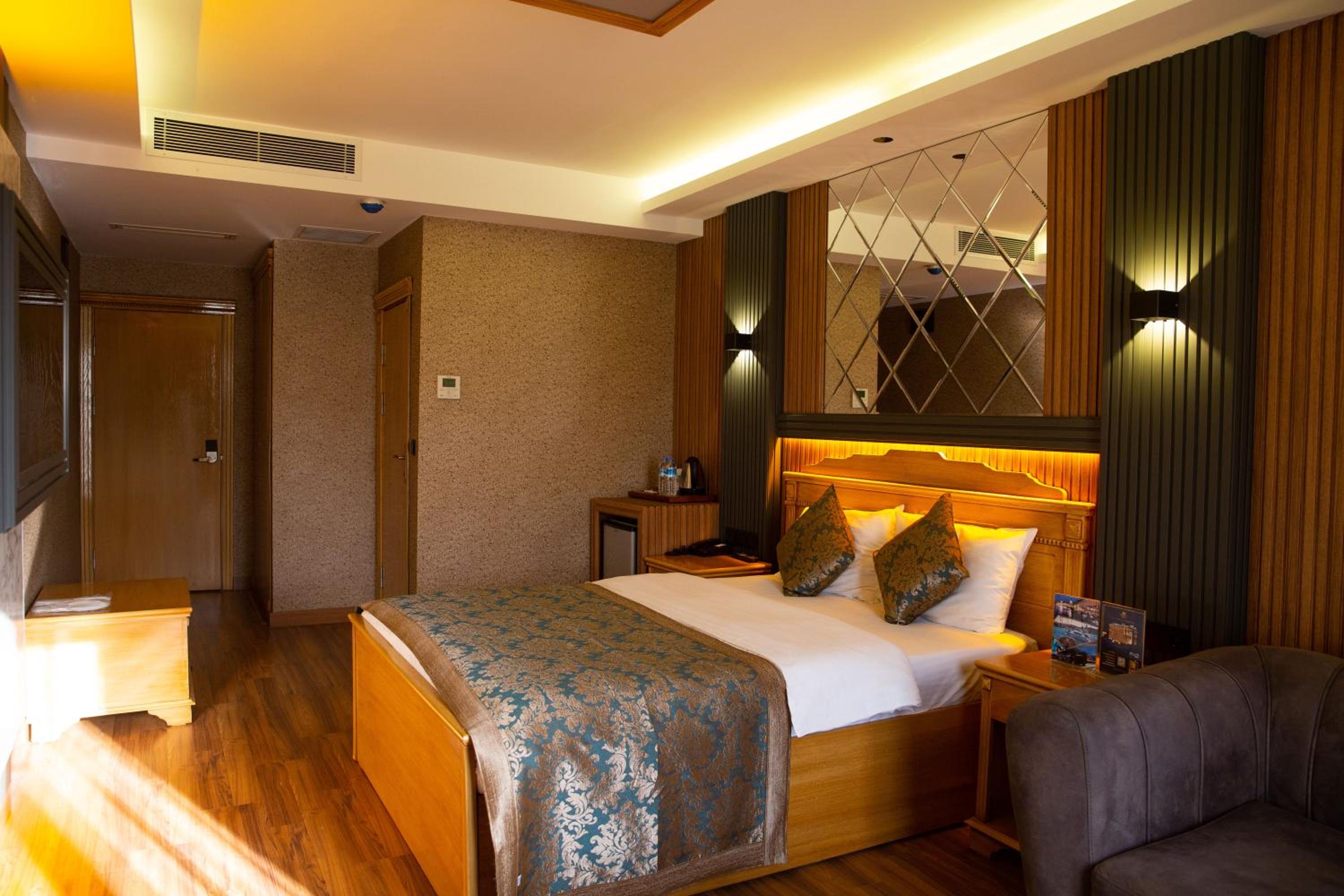 Large Double Room photo 3