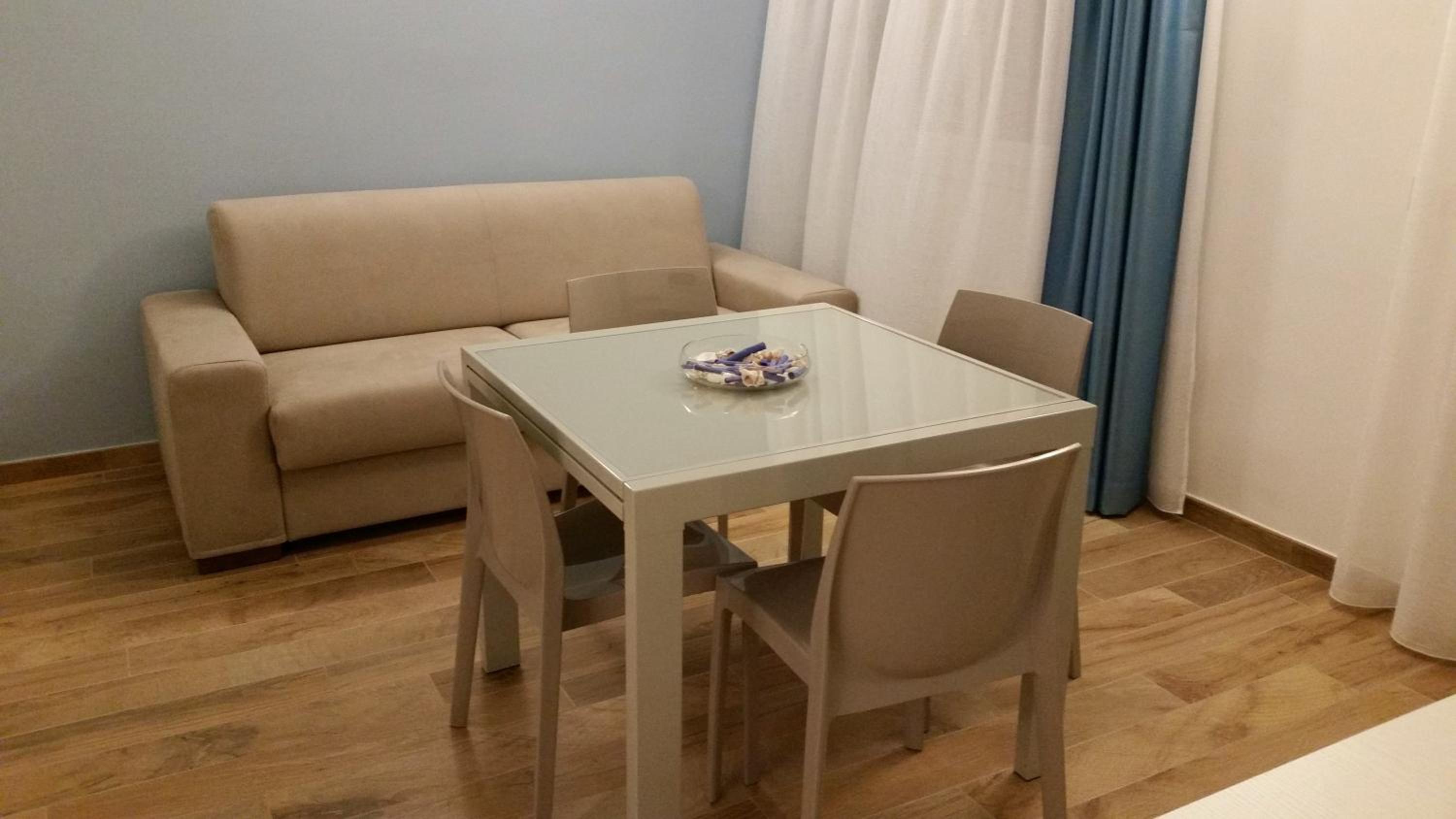 Apartment with Balcony photo 2
