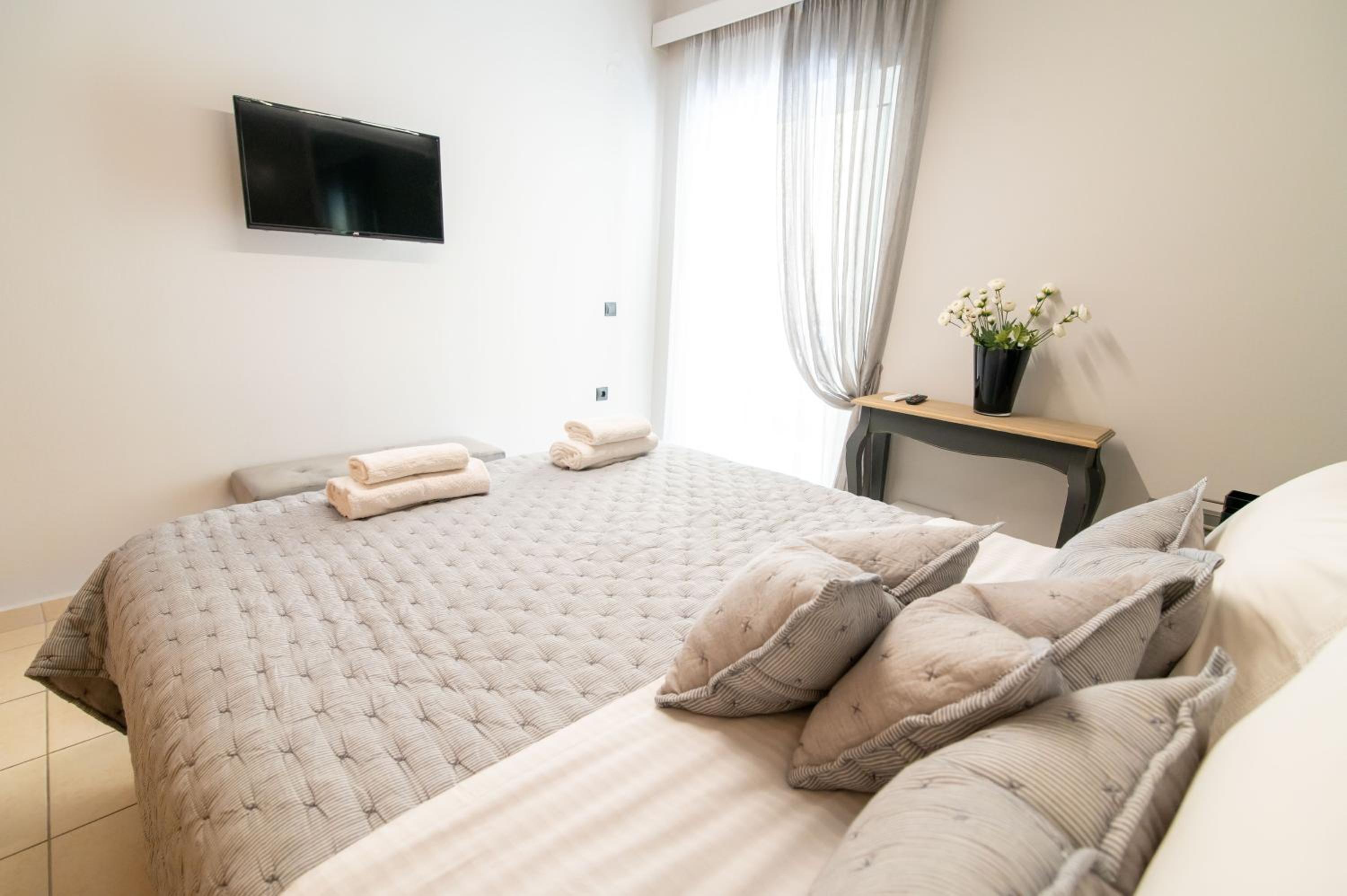 Two-Bedroom Apartment - Photo 24