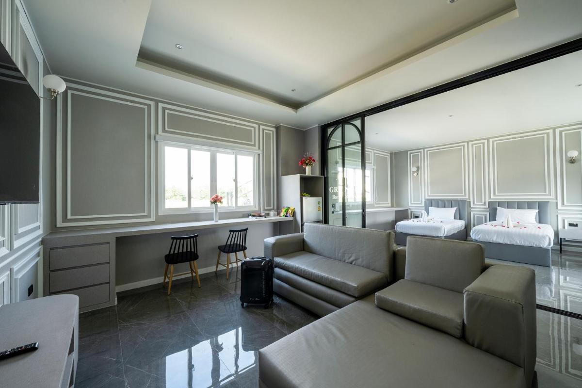 Superior Suite - Photo 6