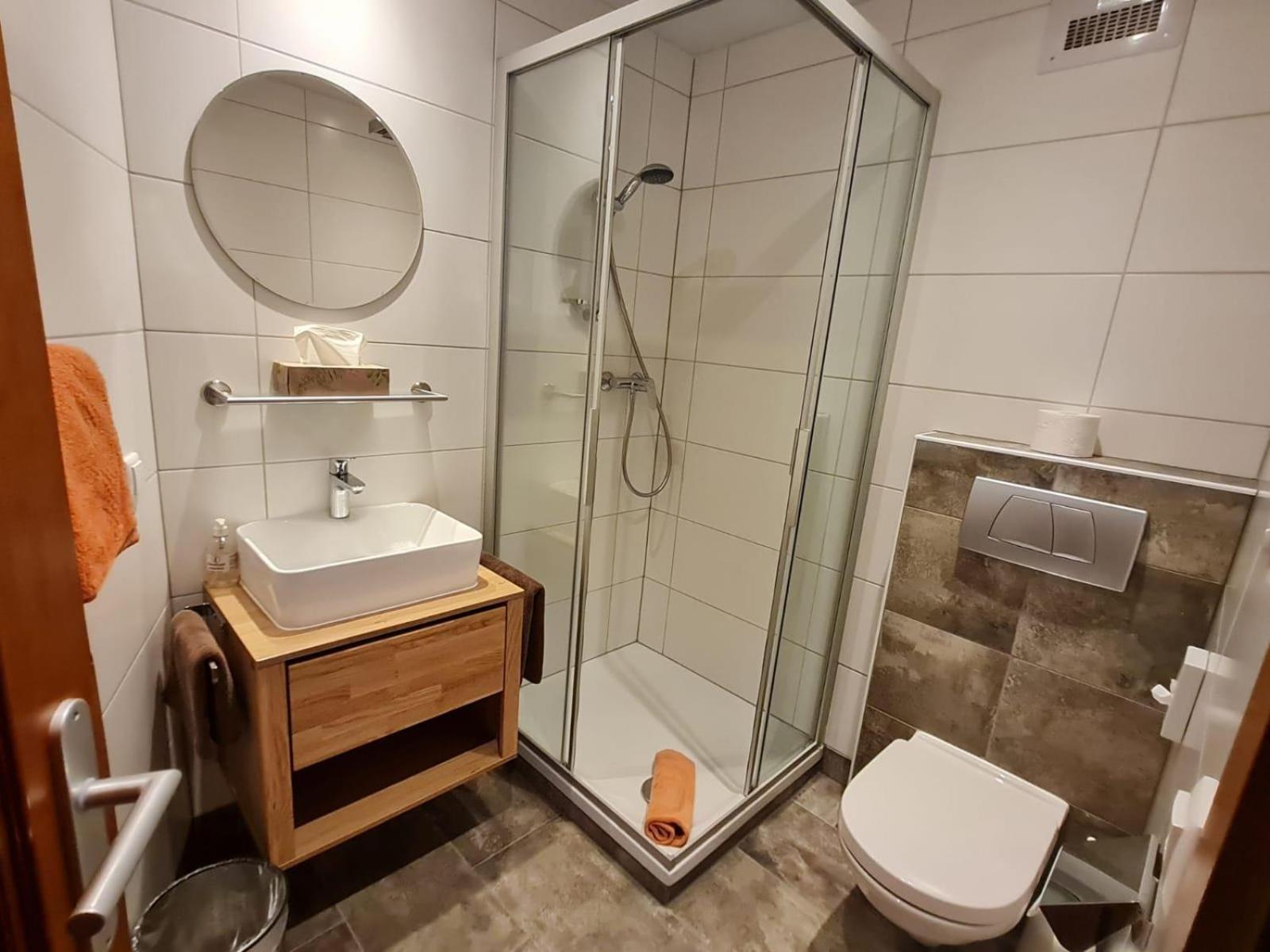 Twin Room with Balcony - Photo 4