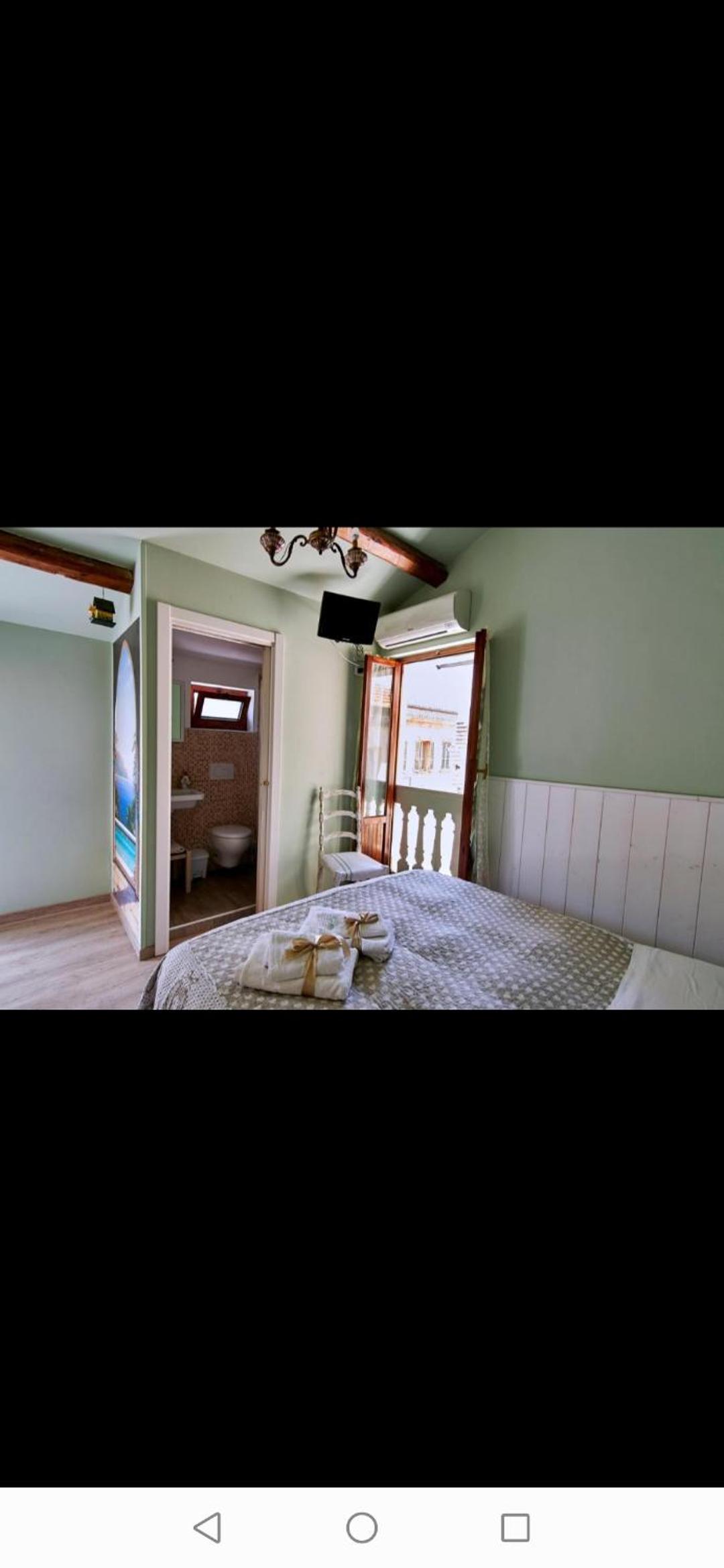 Double Room with Private Bathroom photo 1