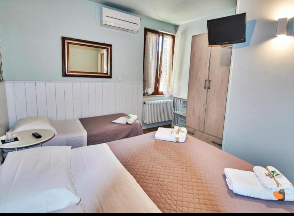 Triple Room with Private Bathroom photo 2