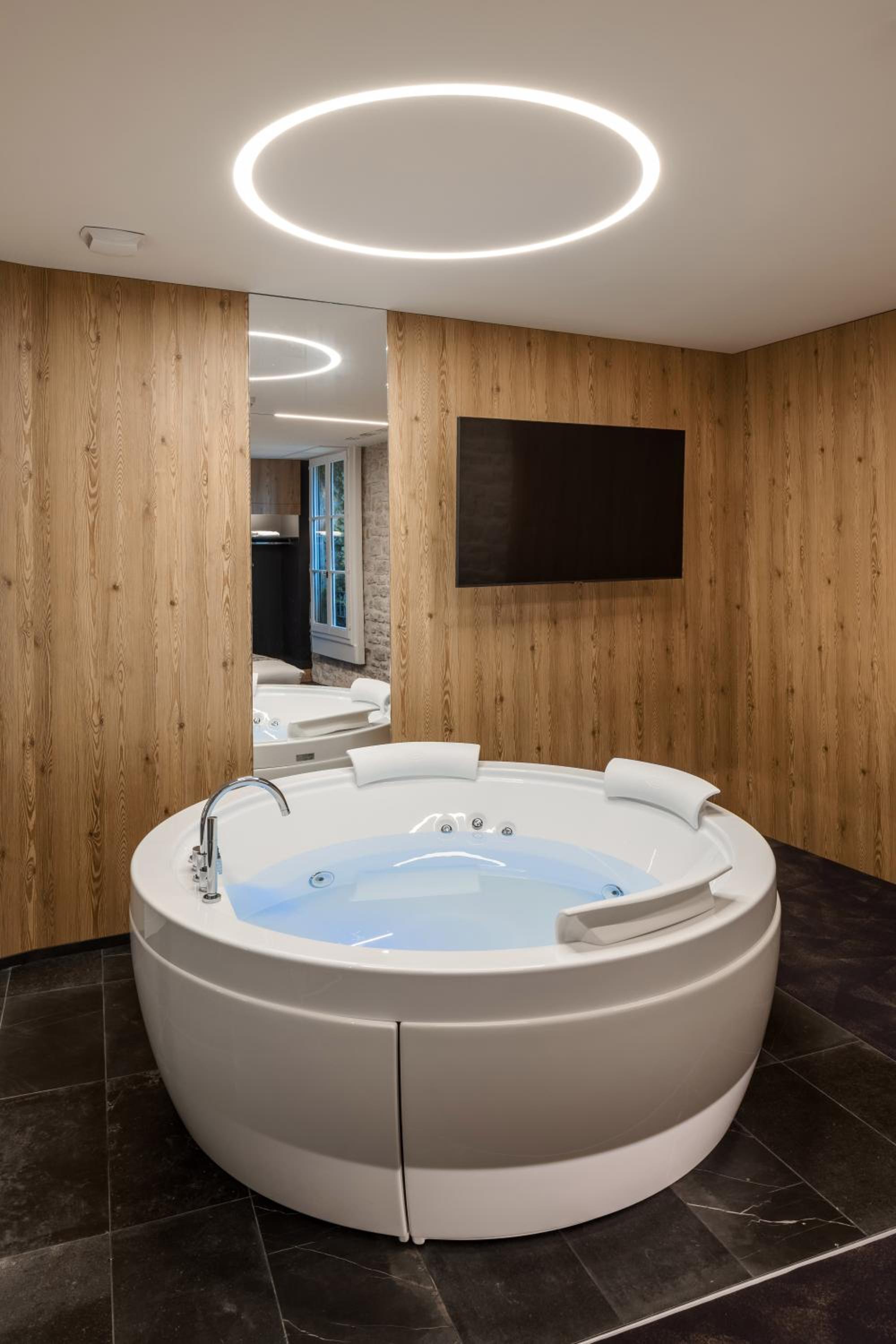 Deluxe Double Room with Bath photo 2