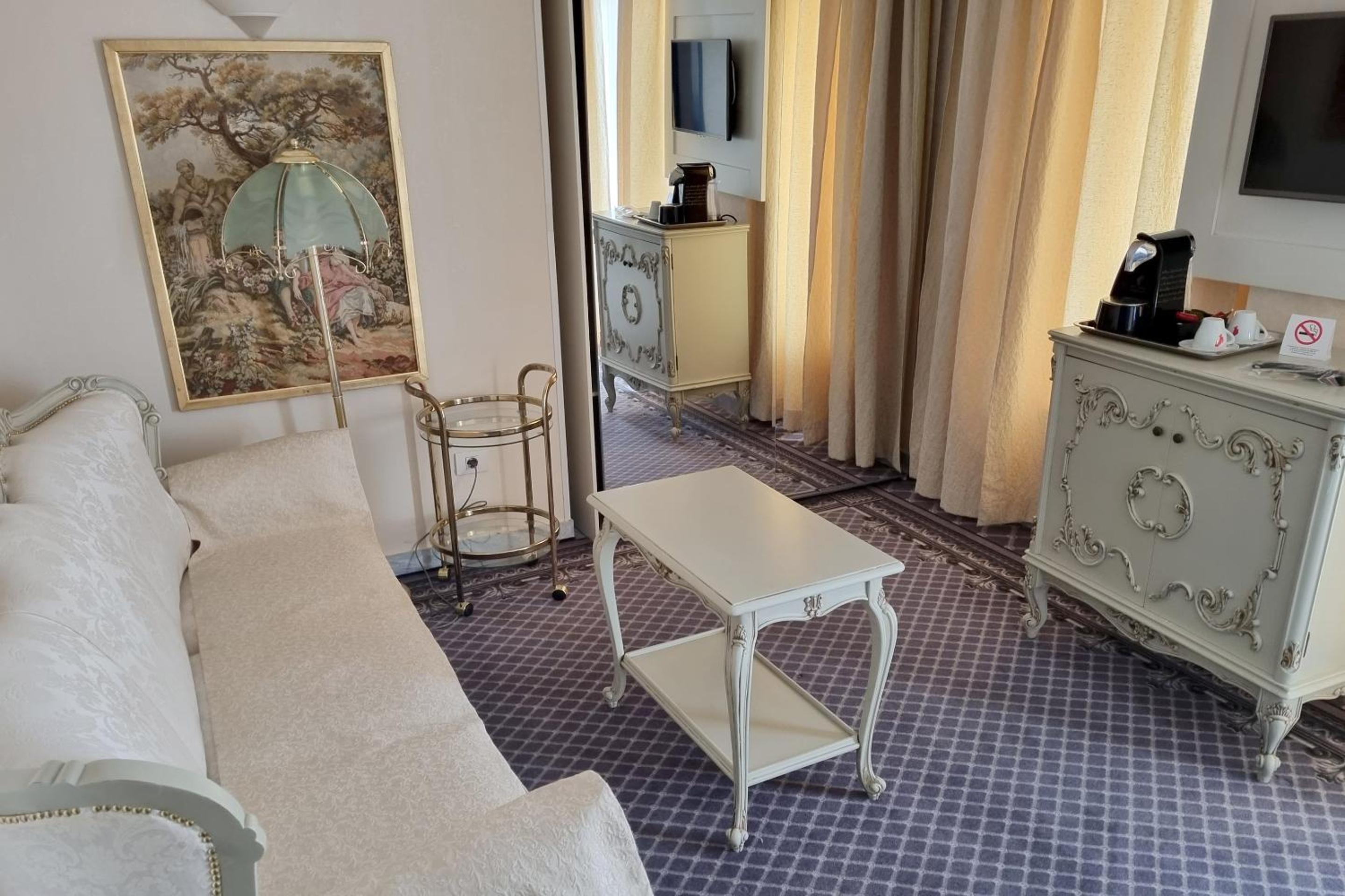Standard Suite - Photo 4