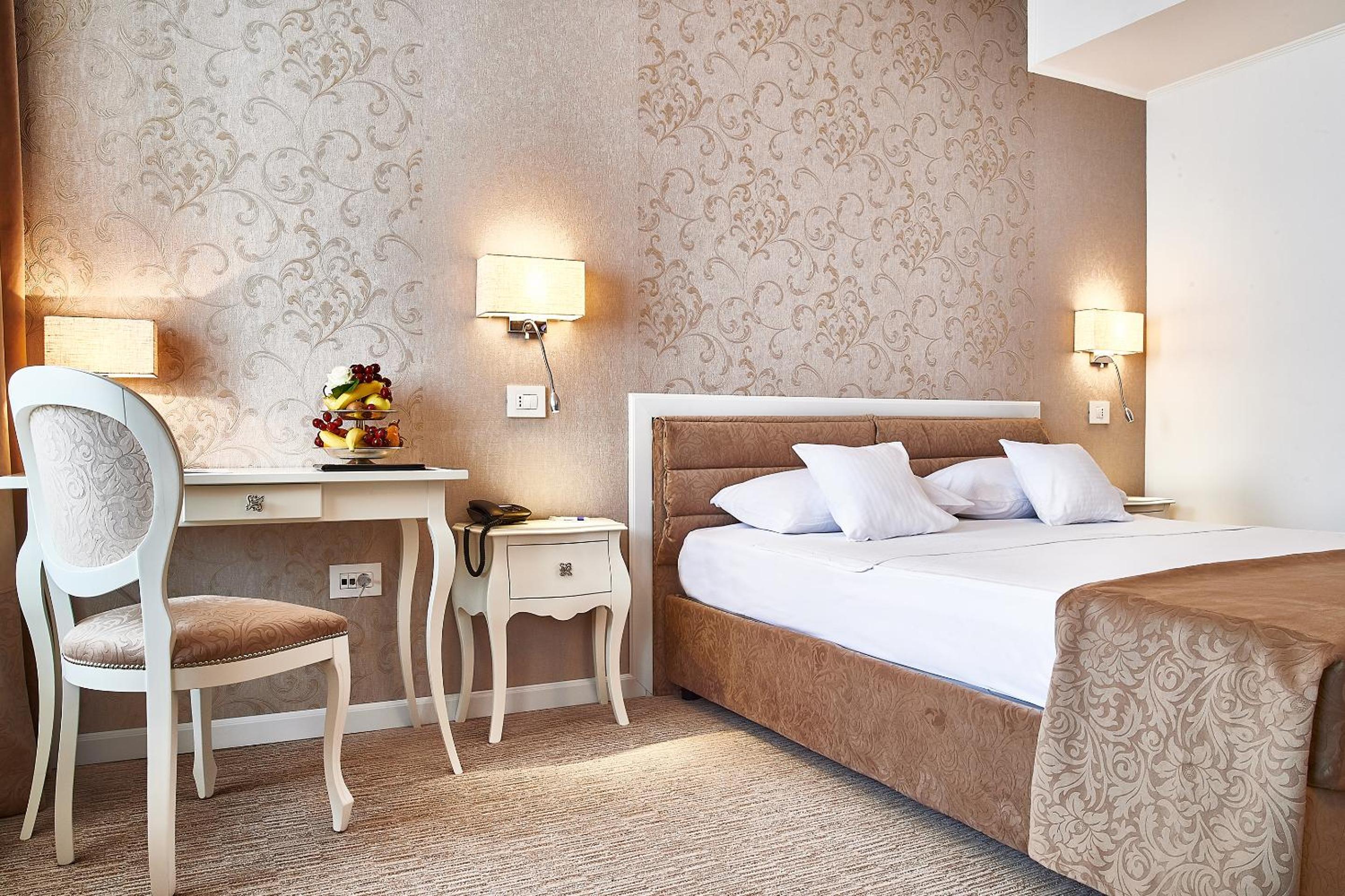 Standard Suite - Photo 1