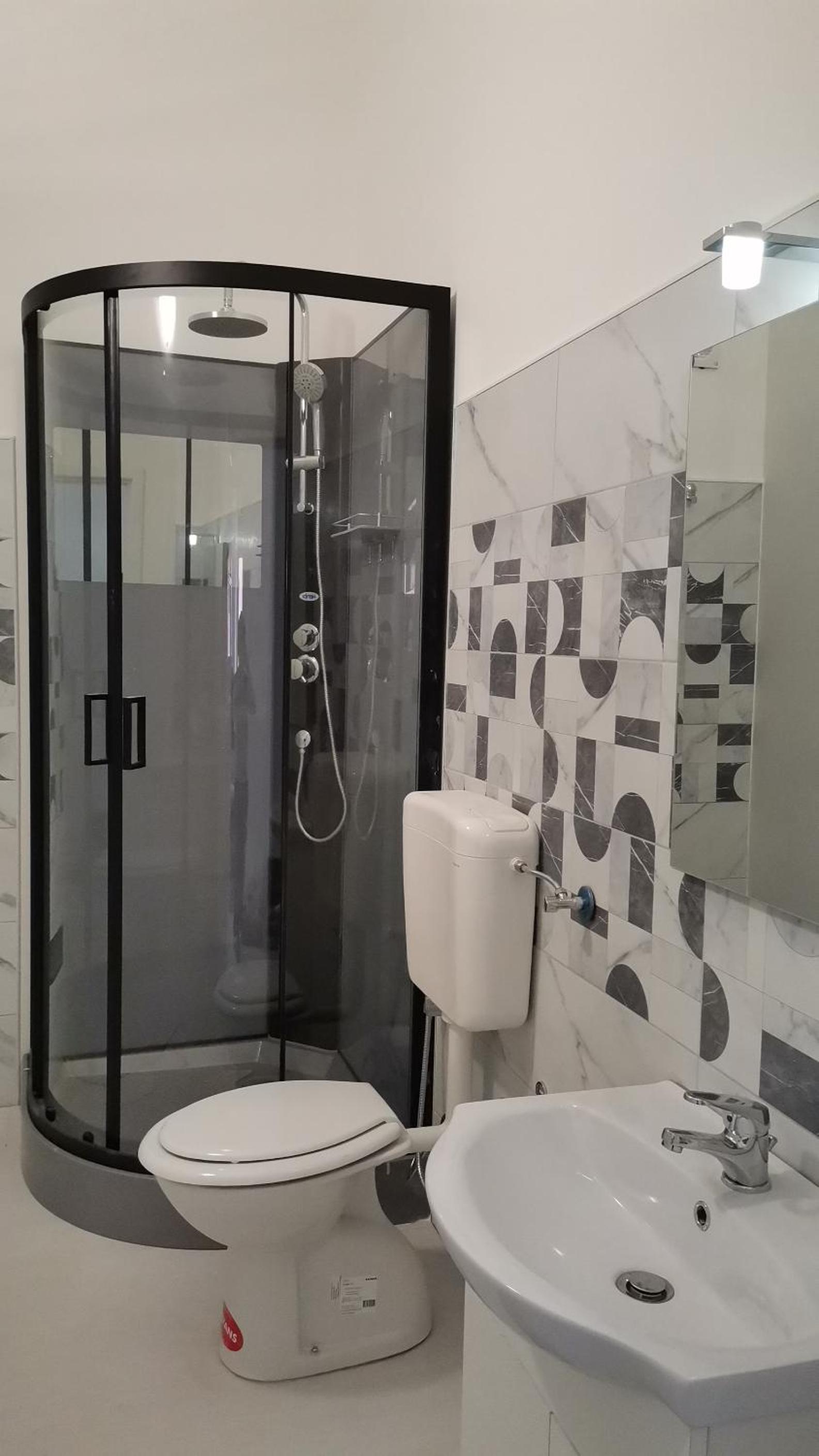 Double Room with Private Bathroom - Photo 9