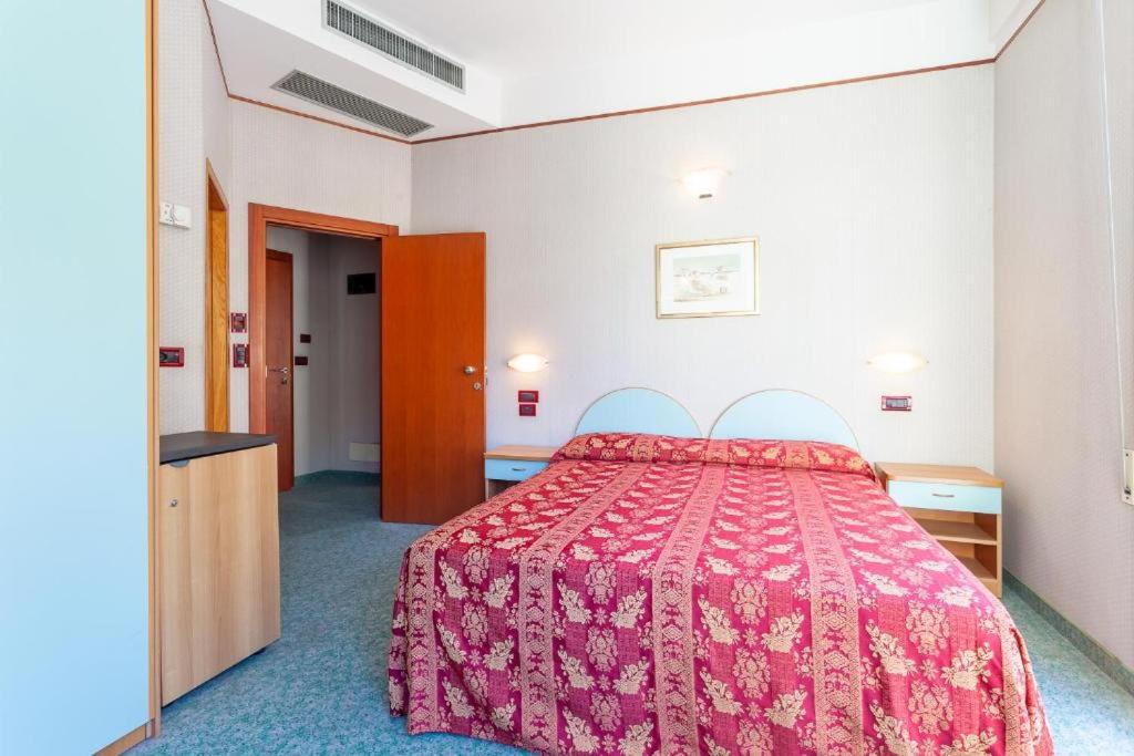 Standard Double Room - Photo 1