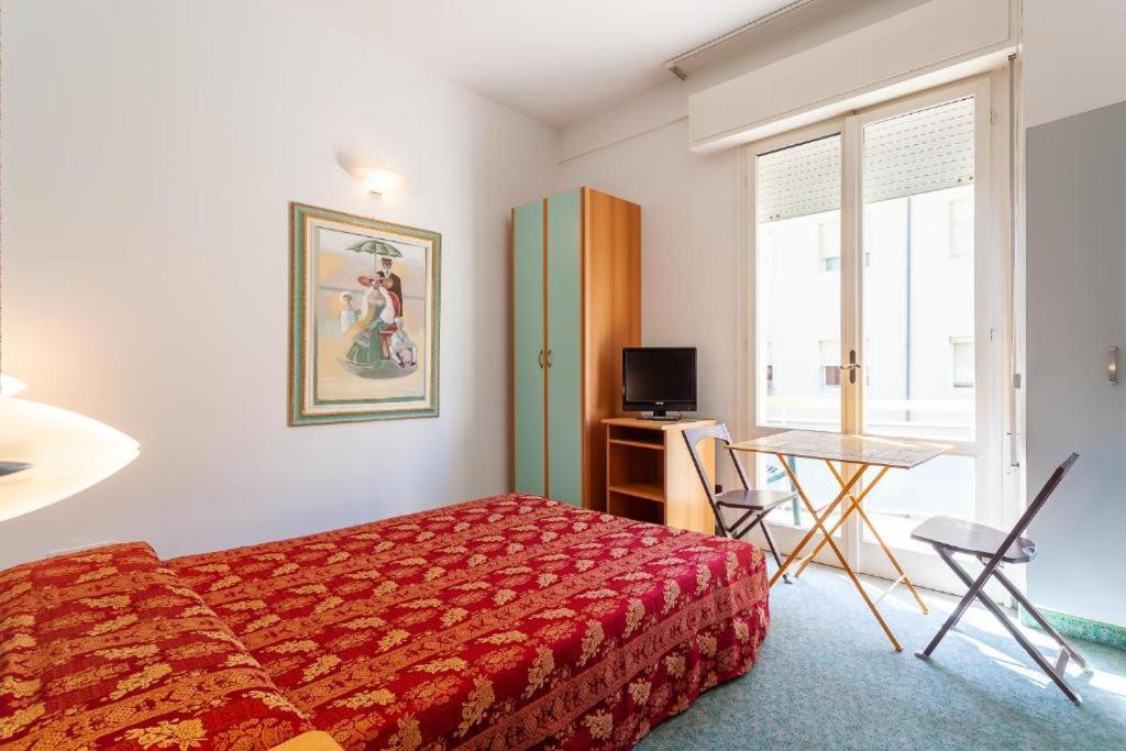 Apartment with Balcony photo 3