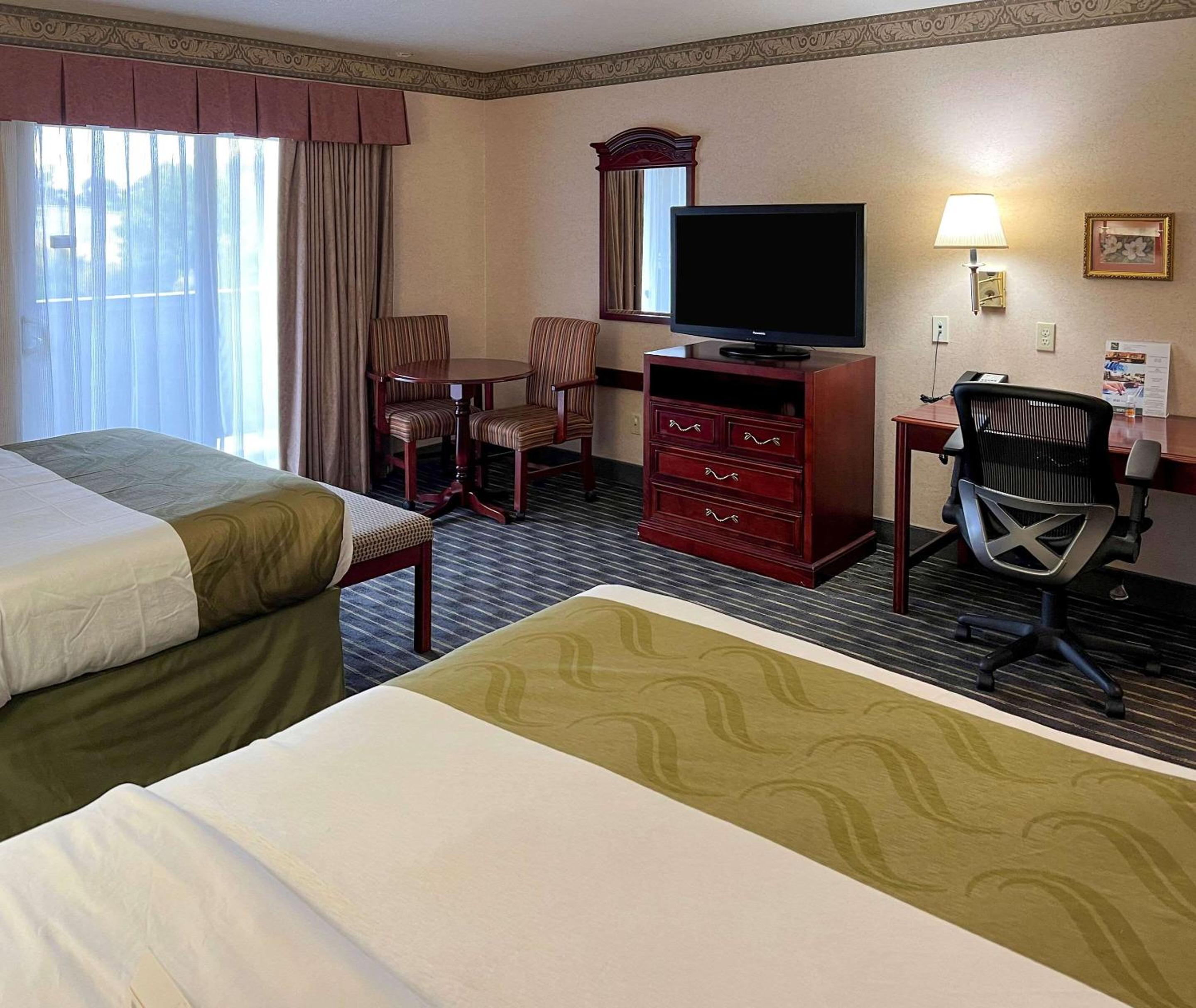 Queen Room With Two Queen Beds - Non-Smoking photo 1