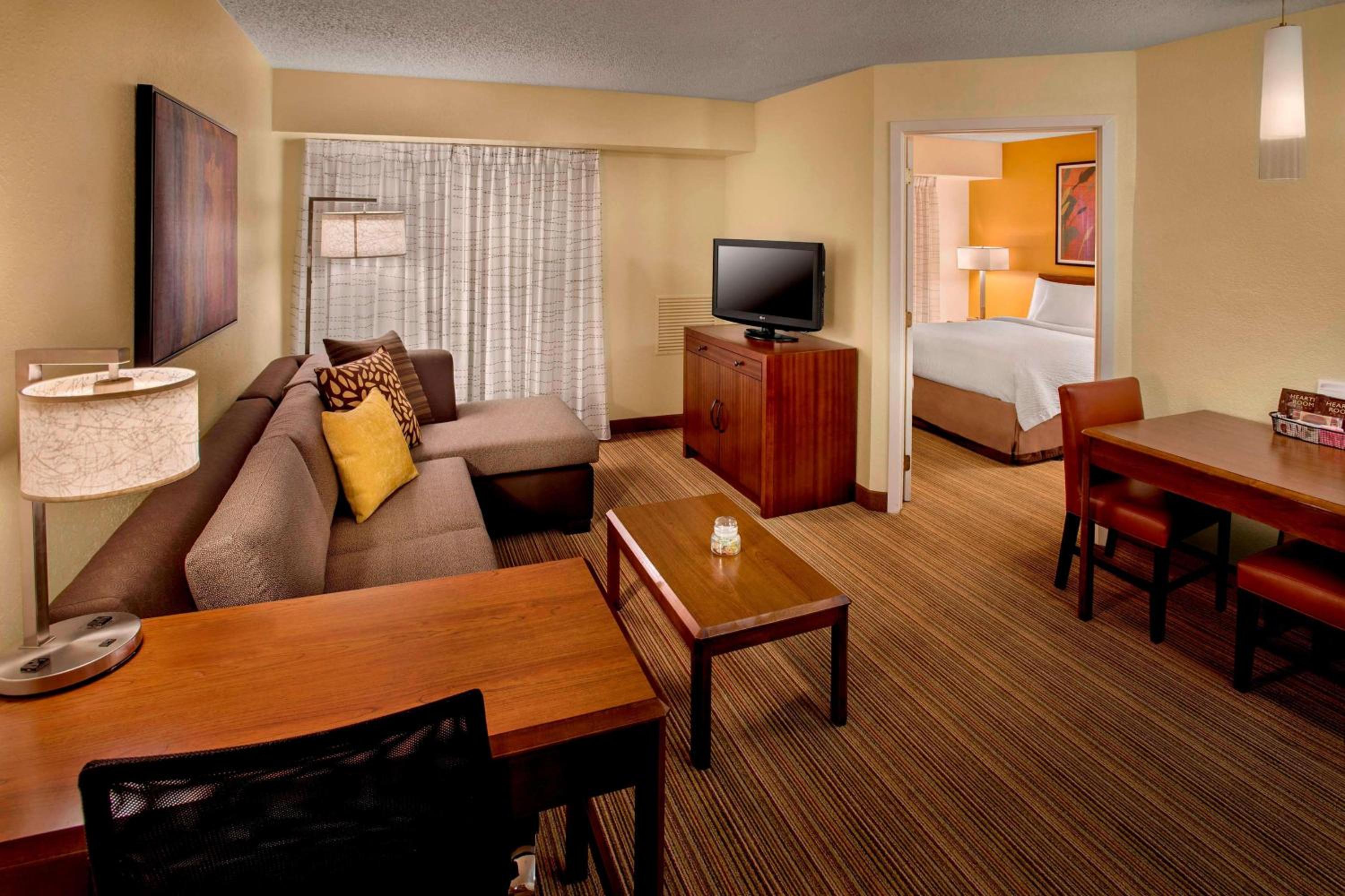 One Bedroom Suite Queen - Photo 1