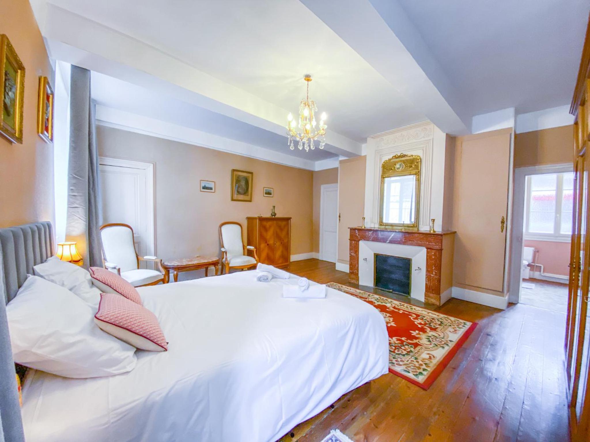 Deluxe Queen Room - Photo 3