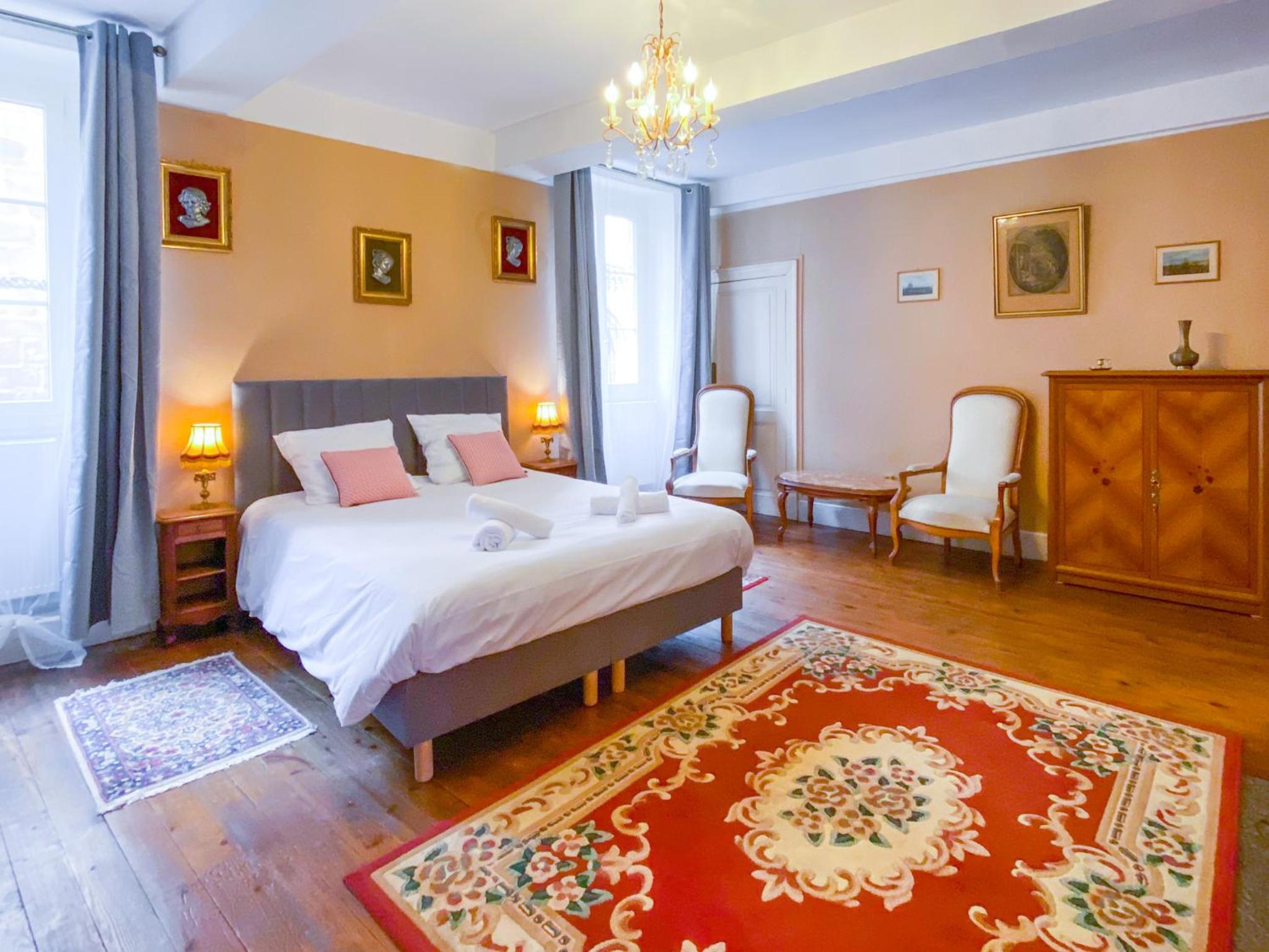 Deluxe Queen Room - Photo 1
