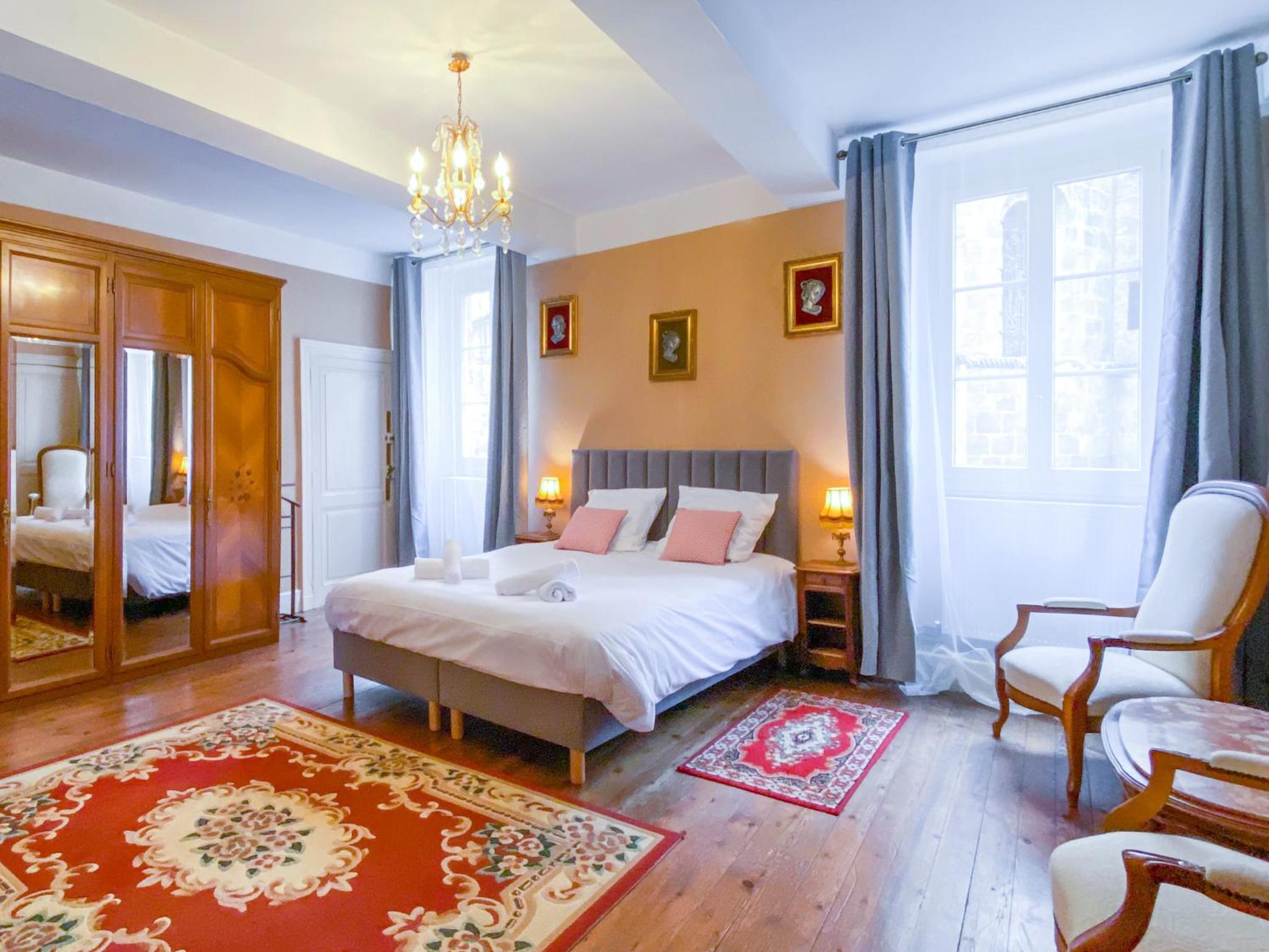 Deluxe Queen Room - Photo 2
