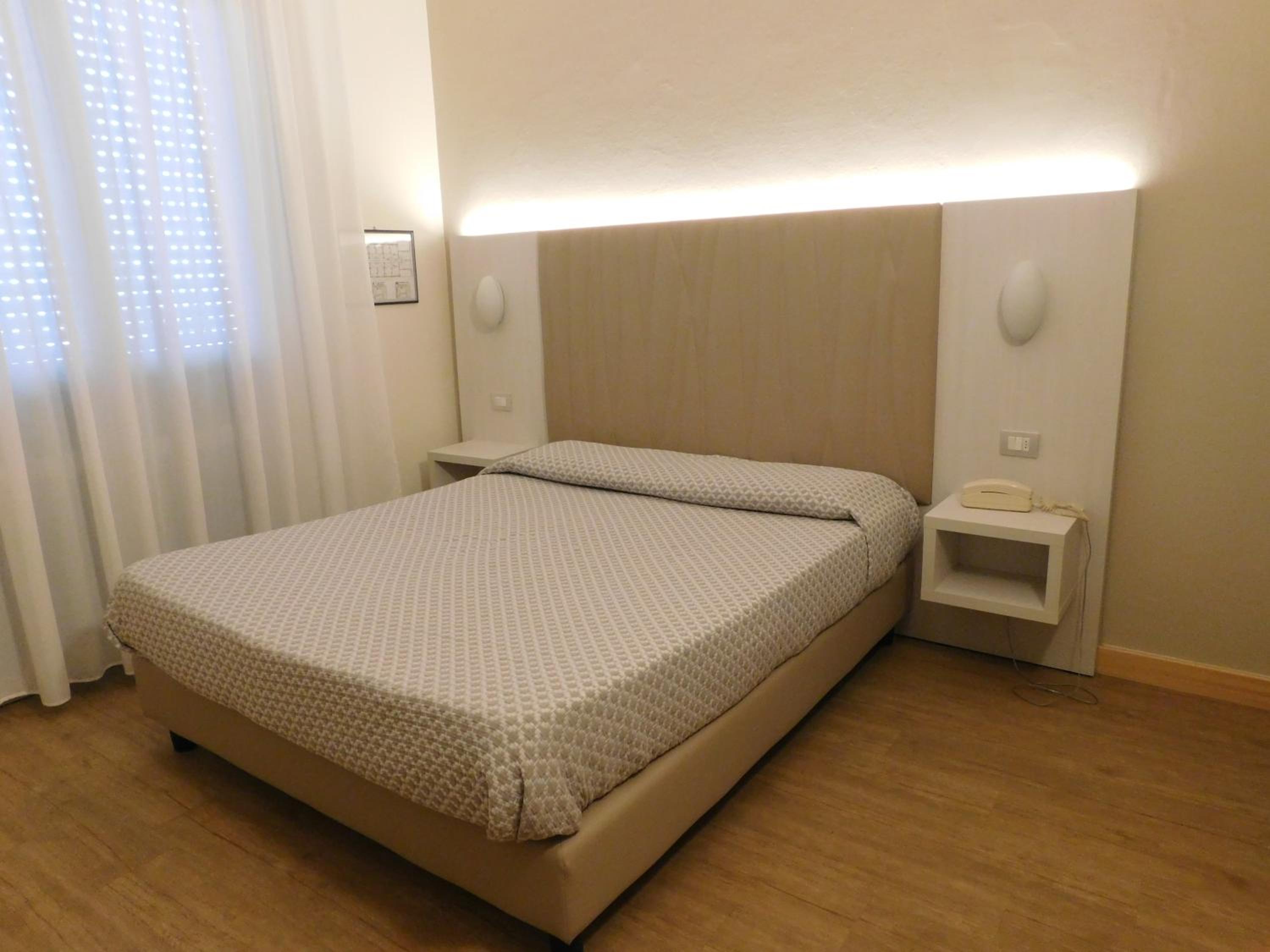 Double Room with Partial Sea View