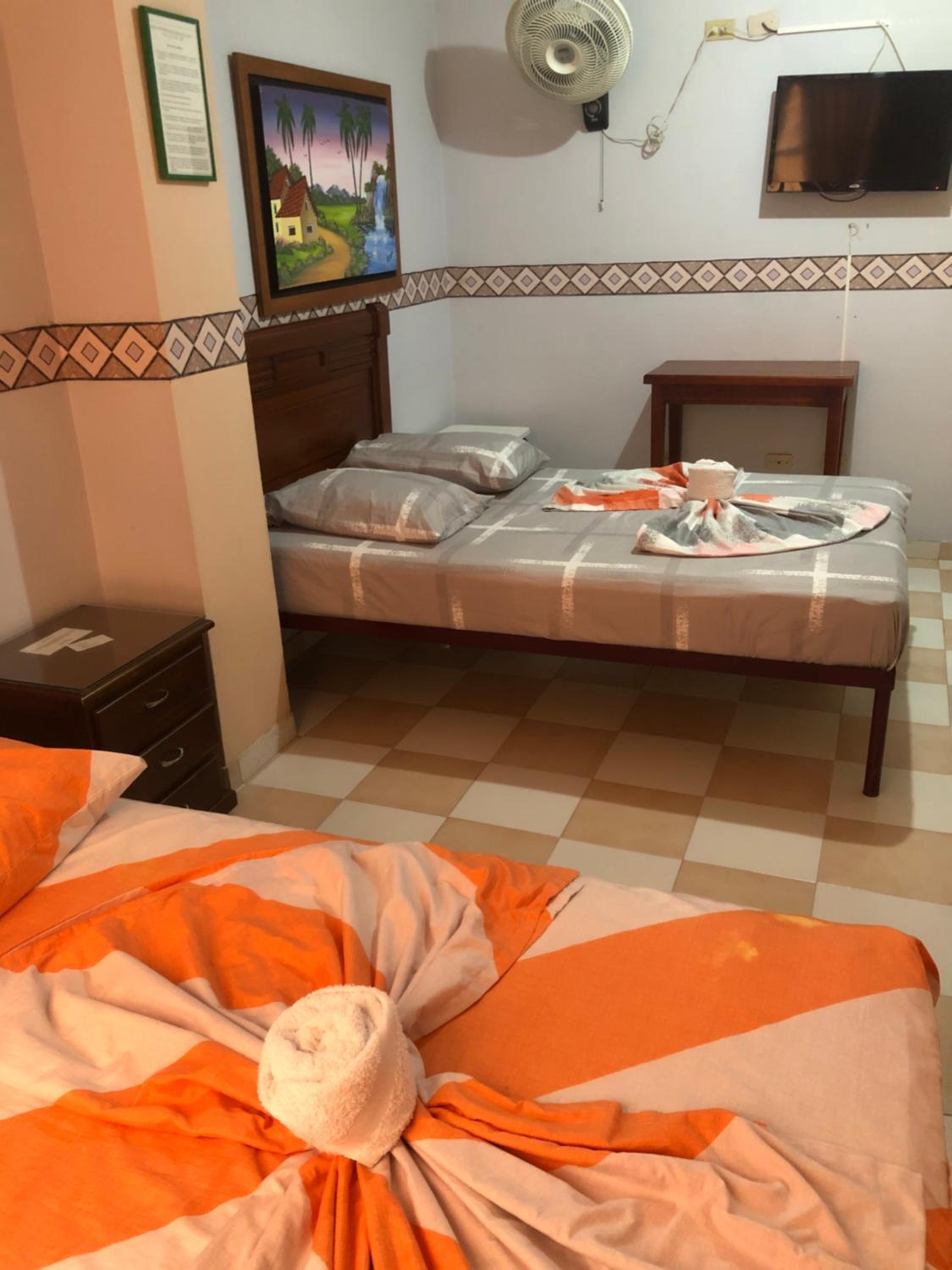 Twin Room with Private Bathroom photo 3