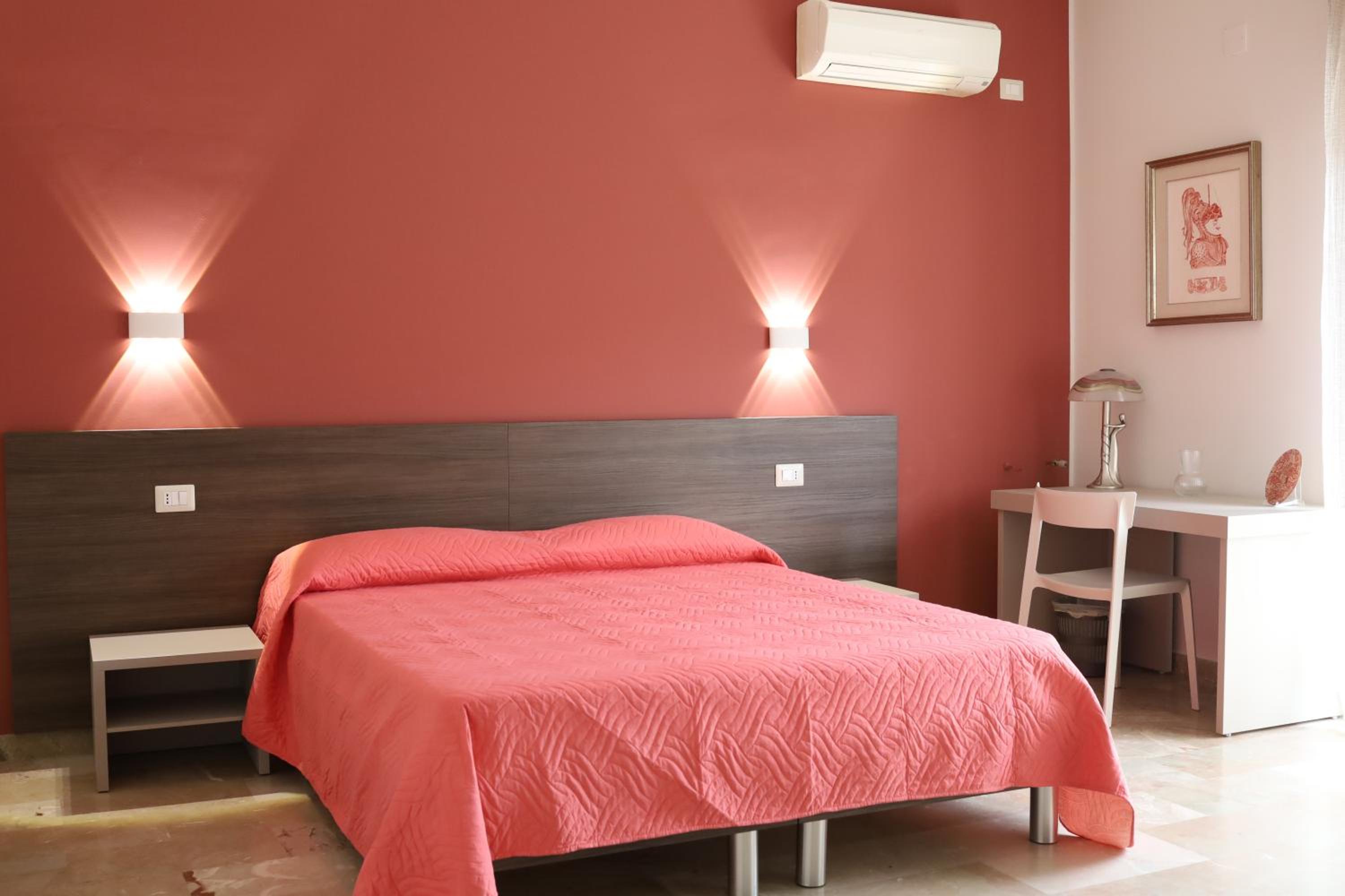 Large Double Room photo 1