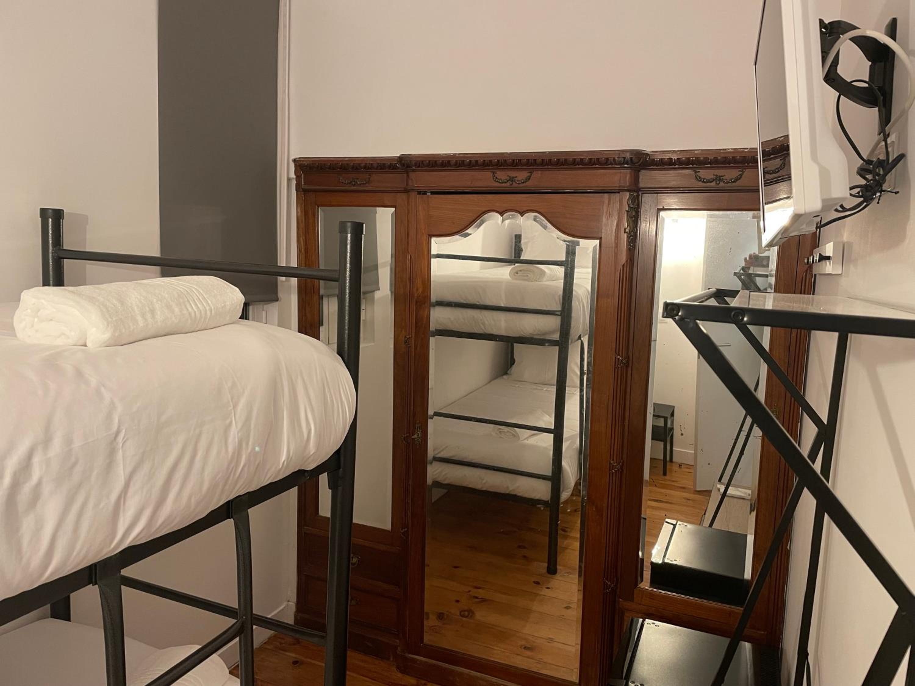 Small Bunk Bed Room - Photo 6