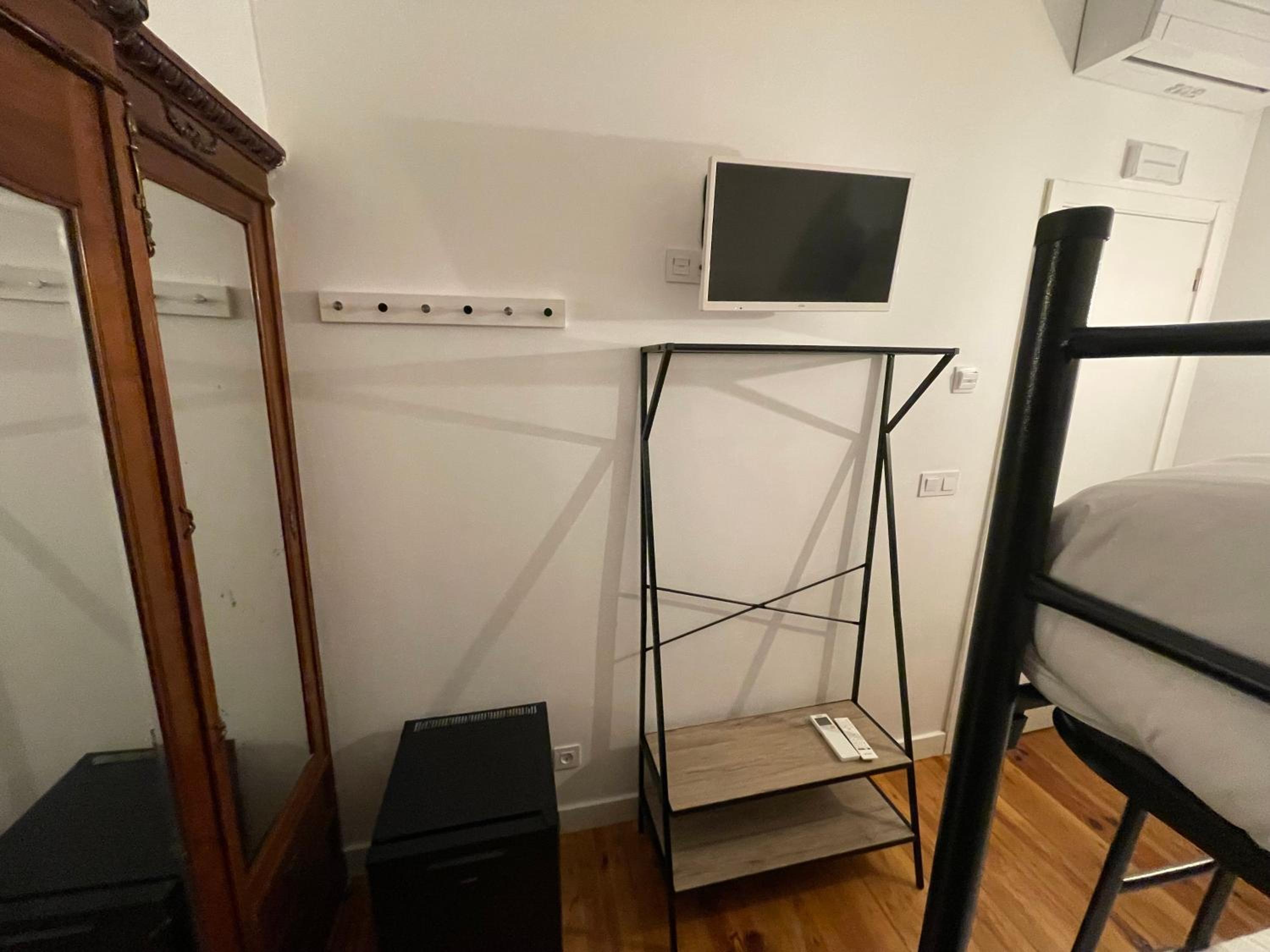 Small Bunk Bed Room - Photo 4