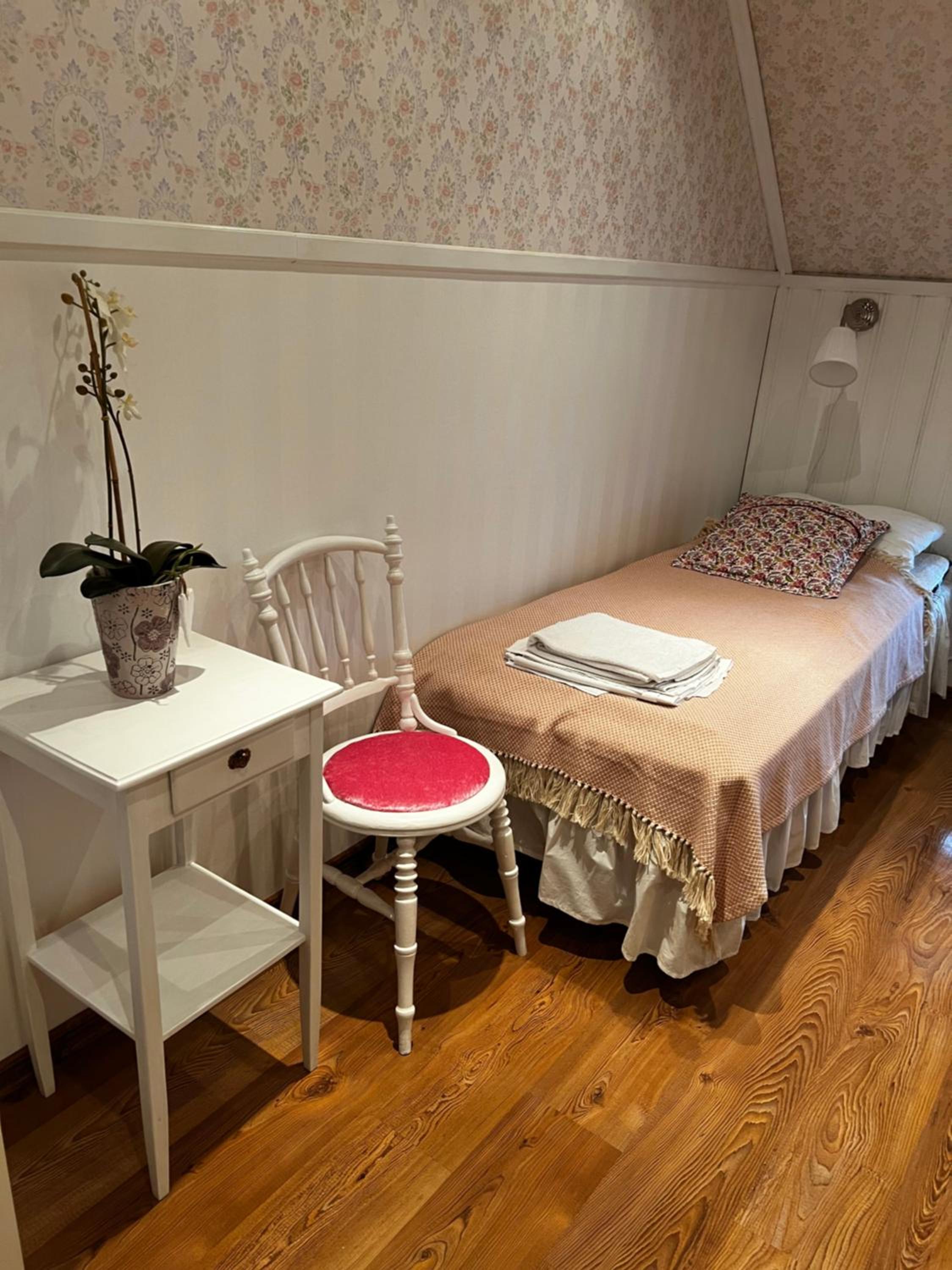 Standard Twin Room with Shared Bathroom