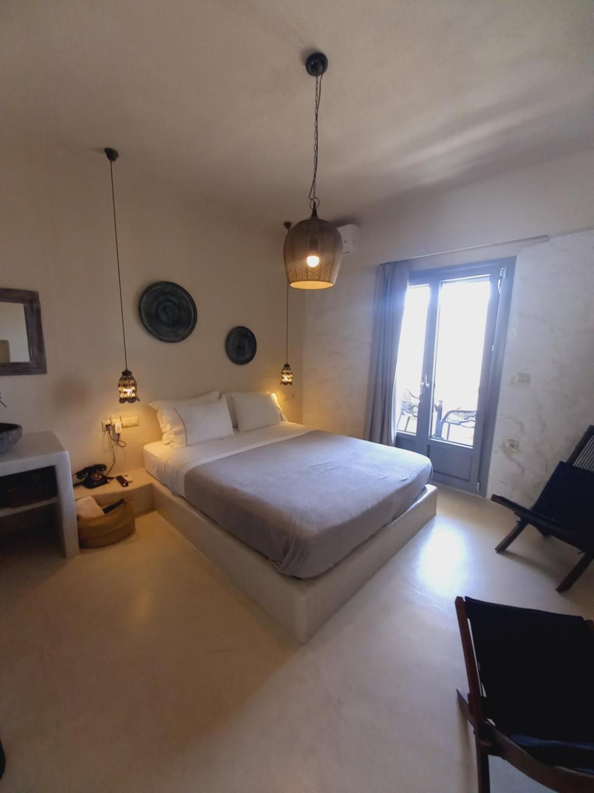 Deluxe Double Room with Balcony - Photo 4