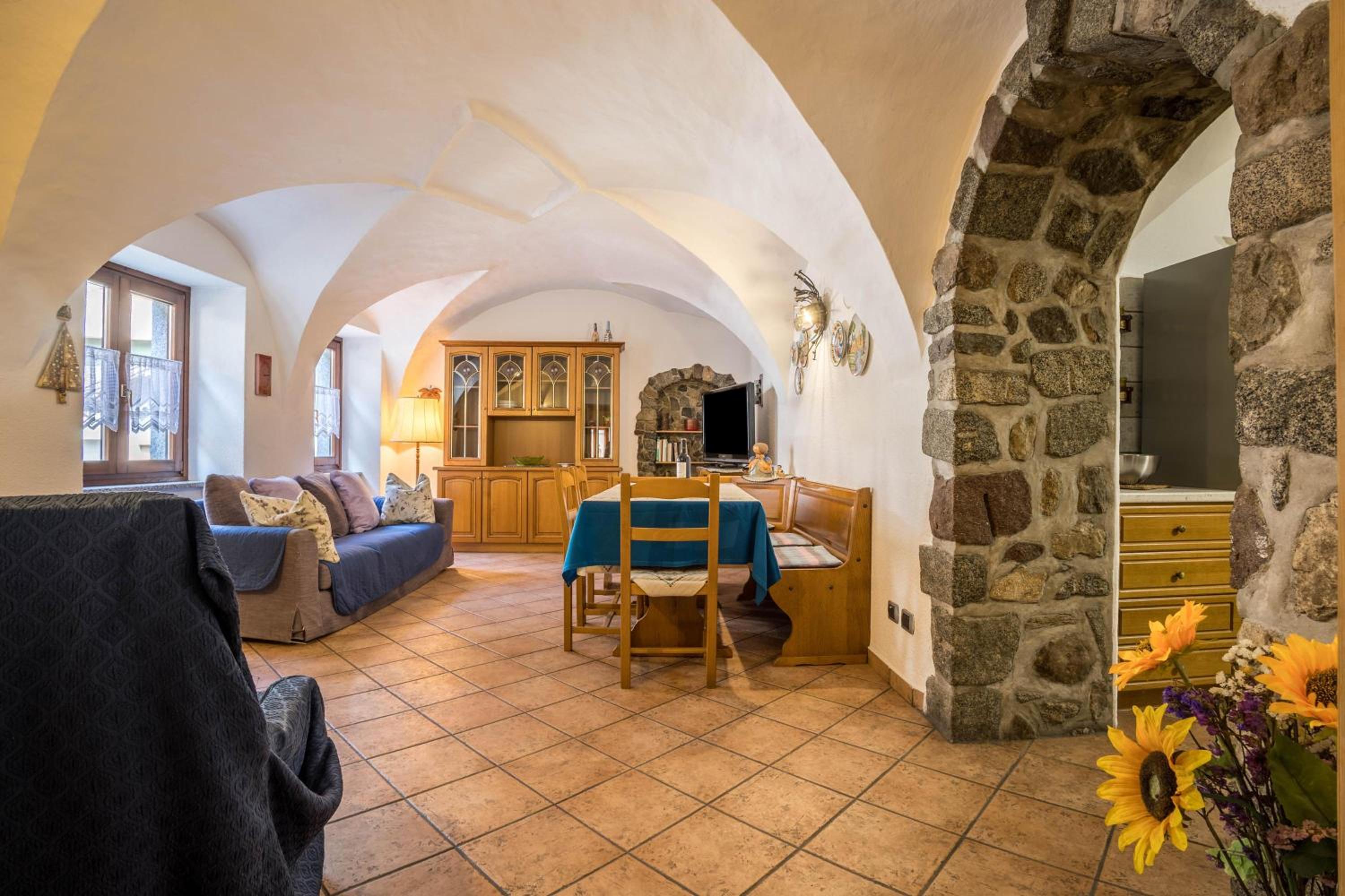 Two-Bedroom Apartment with Mountain View photo 2