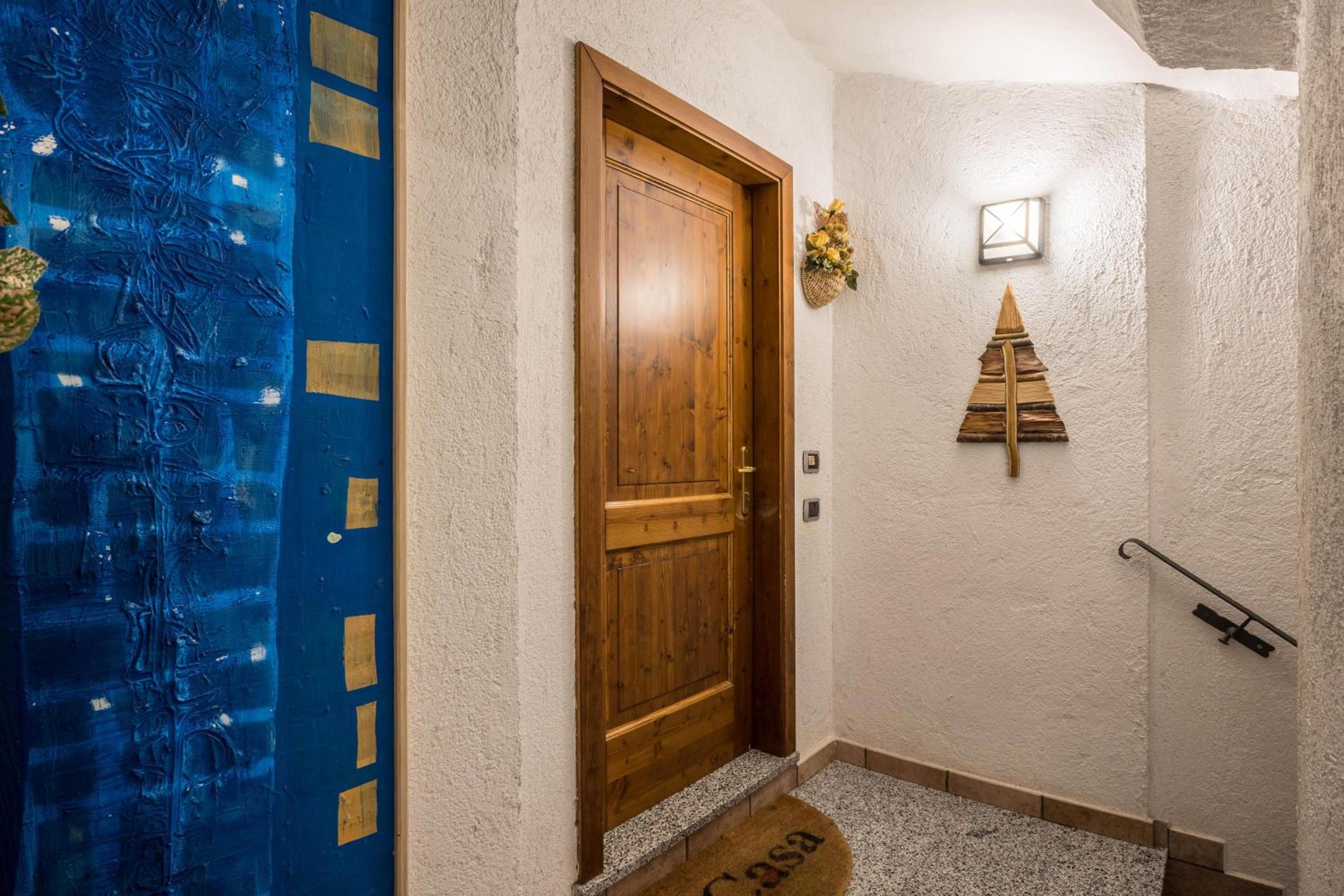 Two-Bedroom Apartment with Mountain View photo 3
