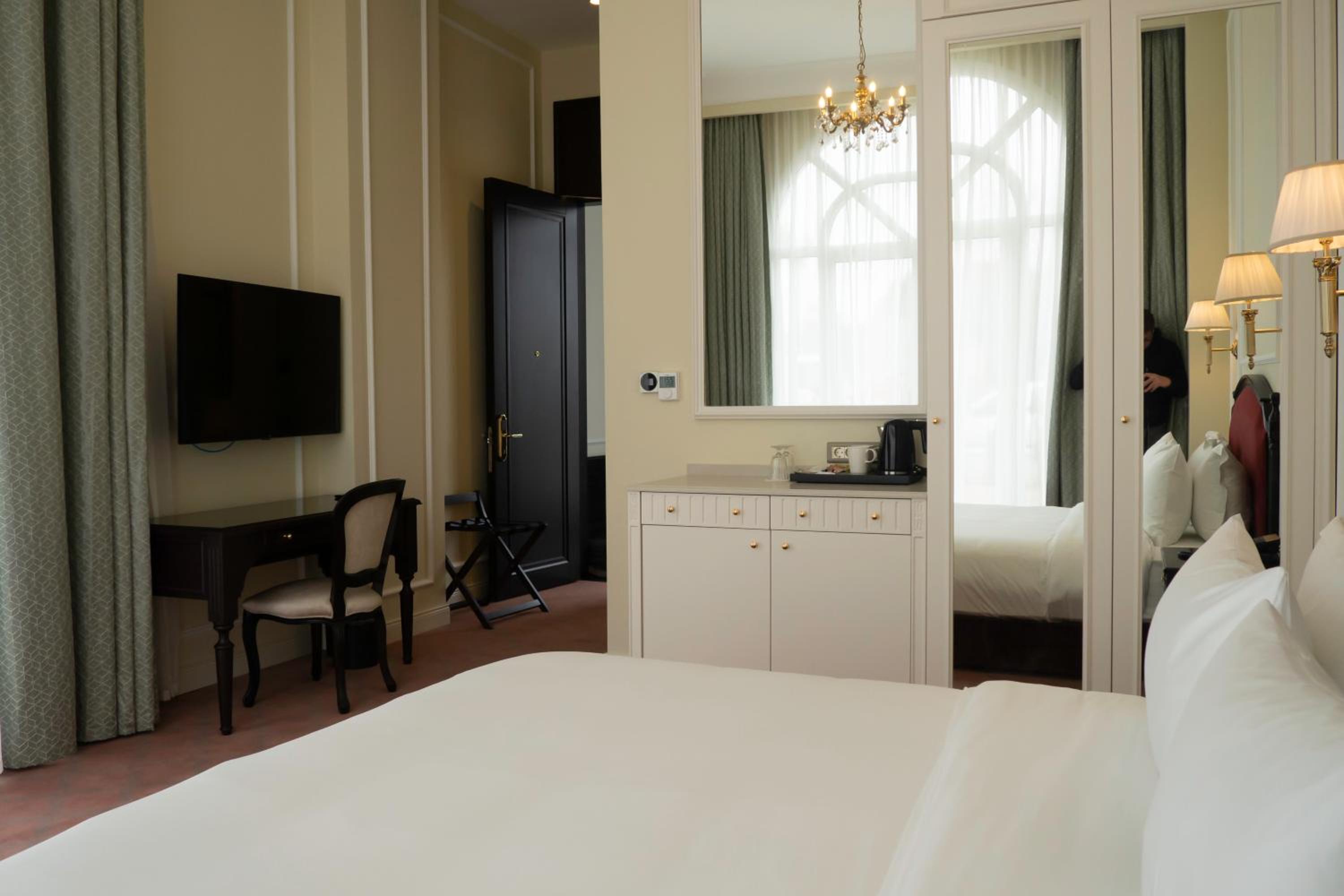 Deluxe Room - Photo 1