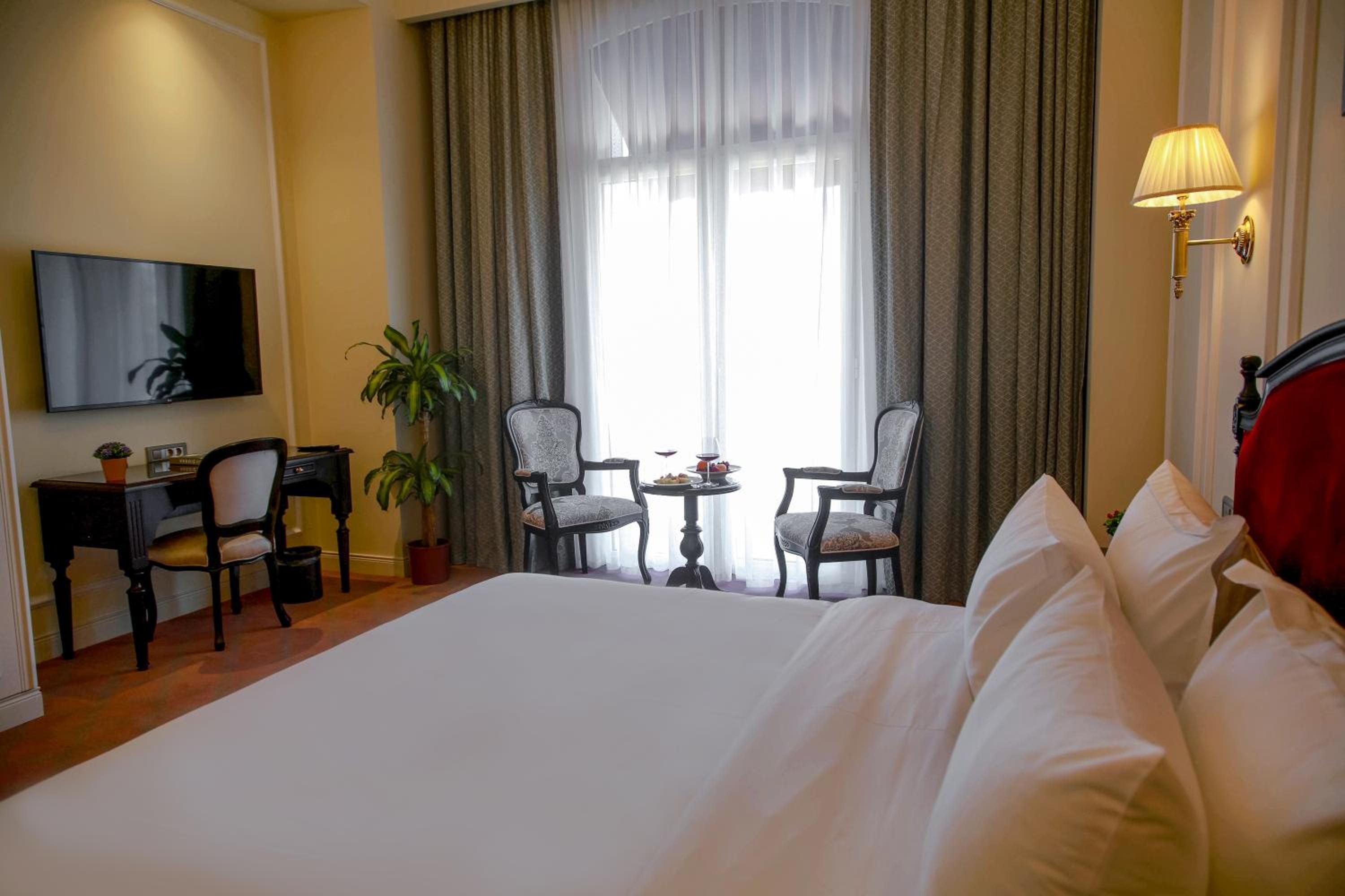 Deluxe Room - Photo 3