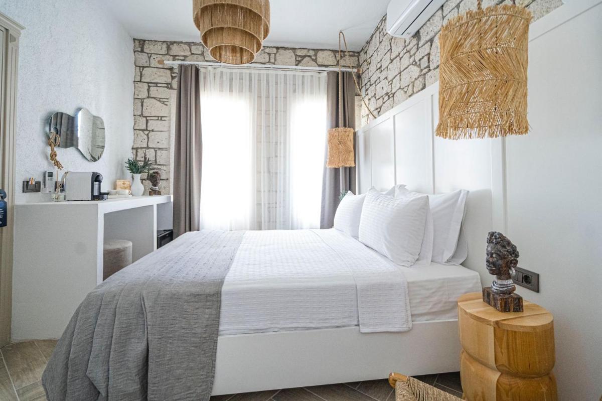 Standard Double or Twin Room - Photo 16