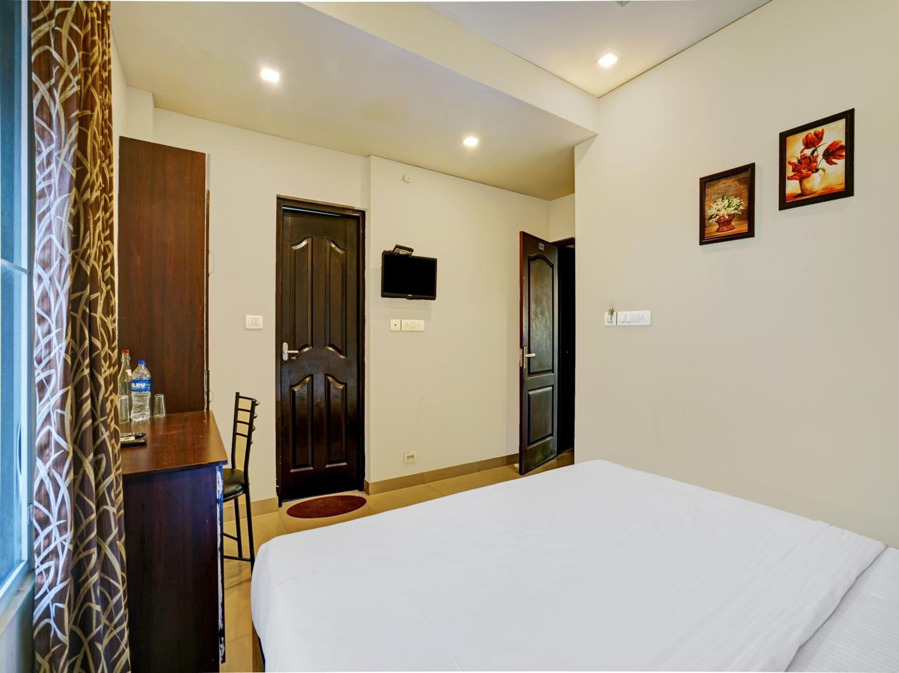 Deluxe Double Room (2 Adults + 1 Child) photo 3