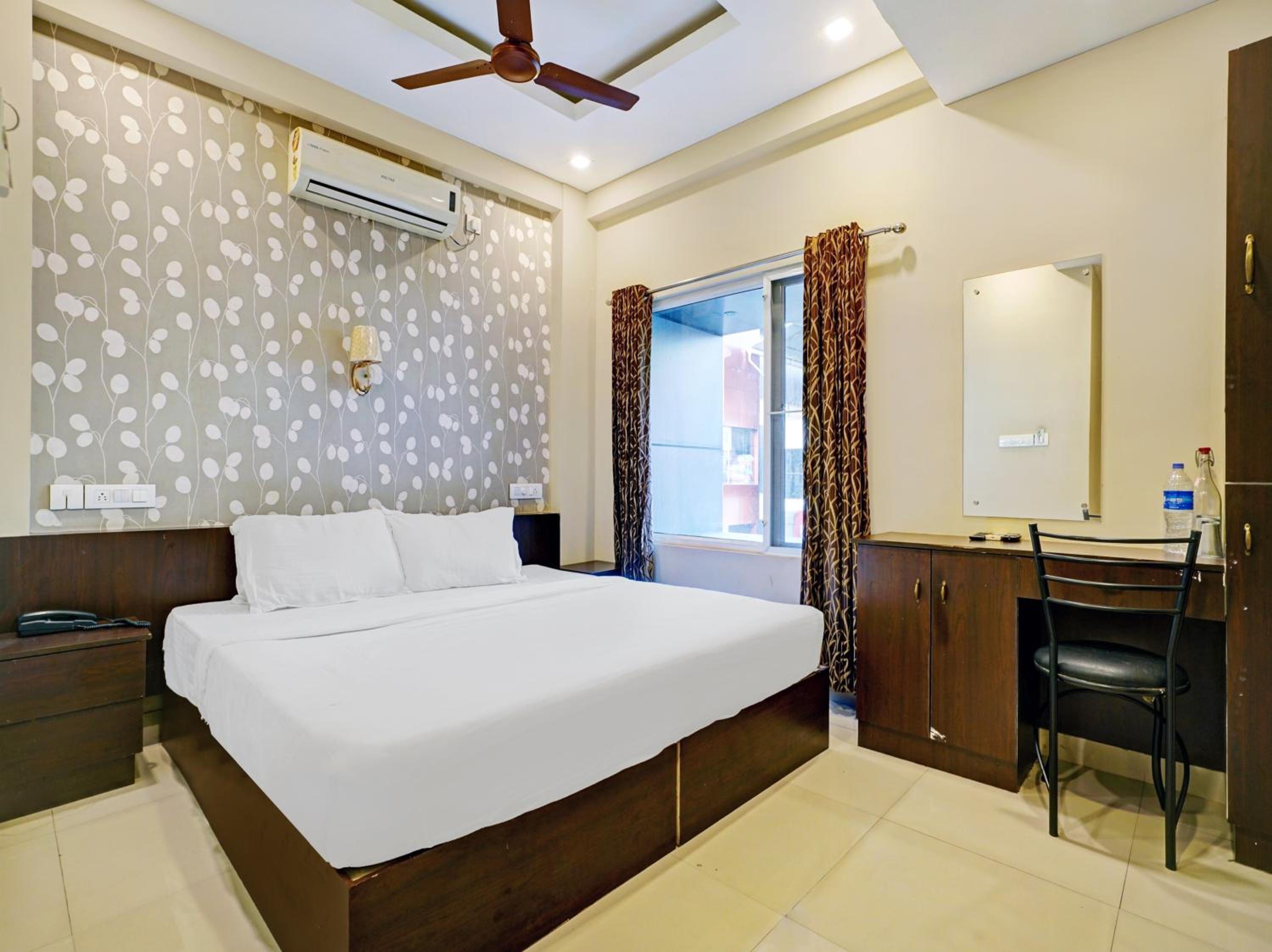 Deluxe Double Room (2 Adults + 1 Child) photo 1