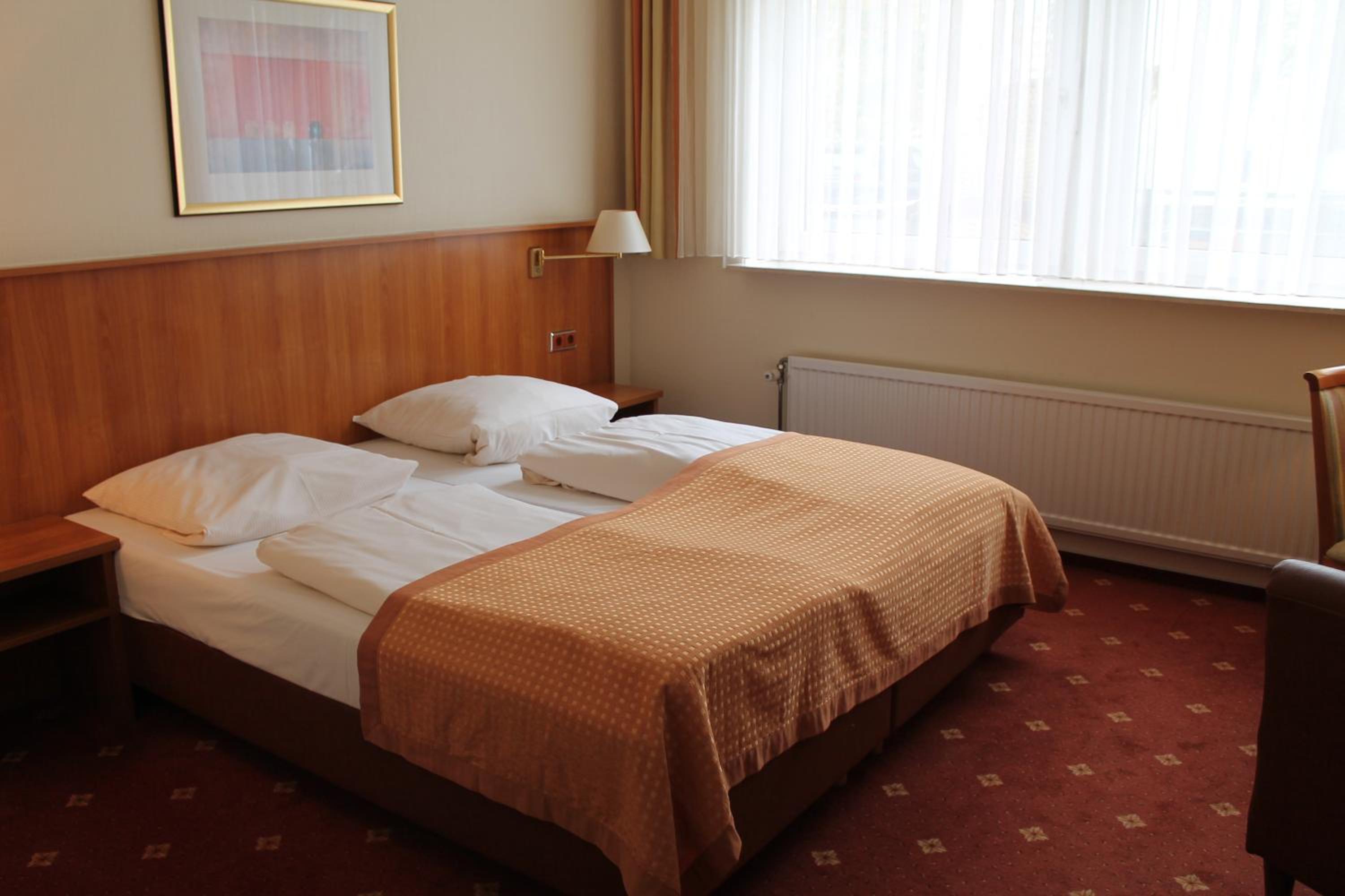 Double Room - SMOKING - Photo 6