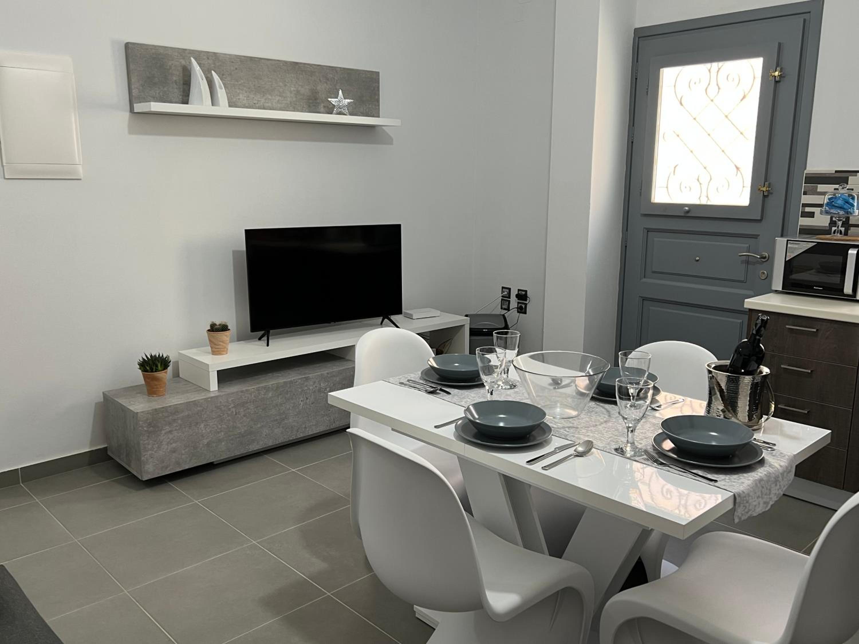 One-Bedroom Apartment - Photo 13