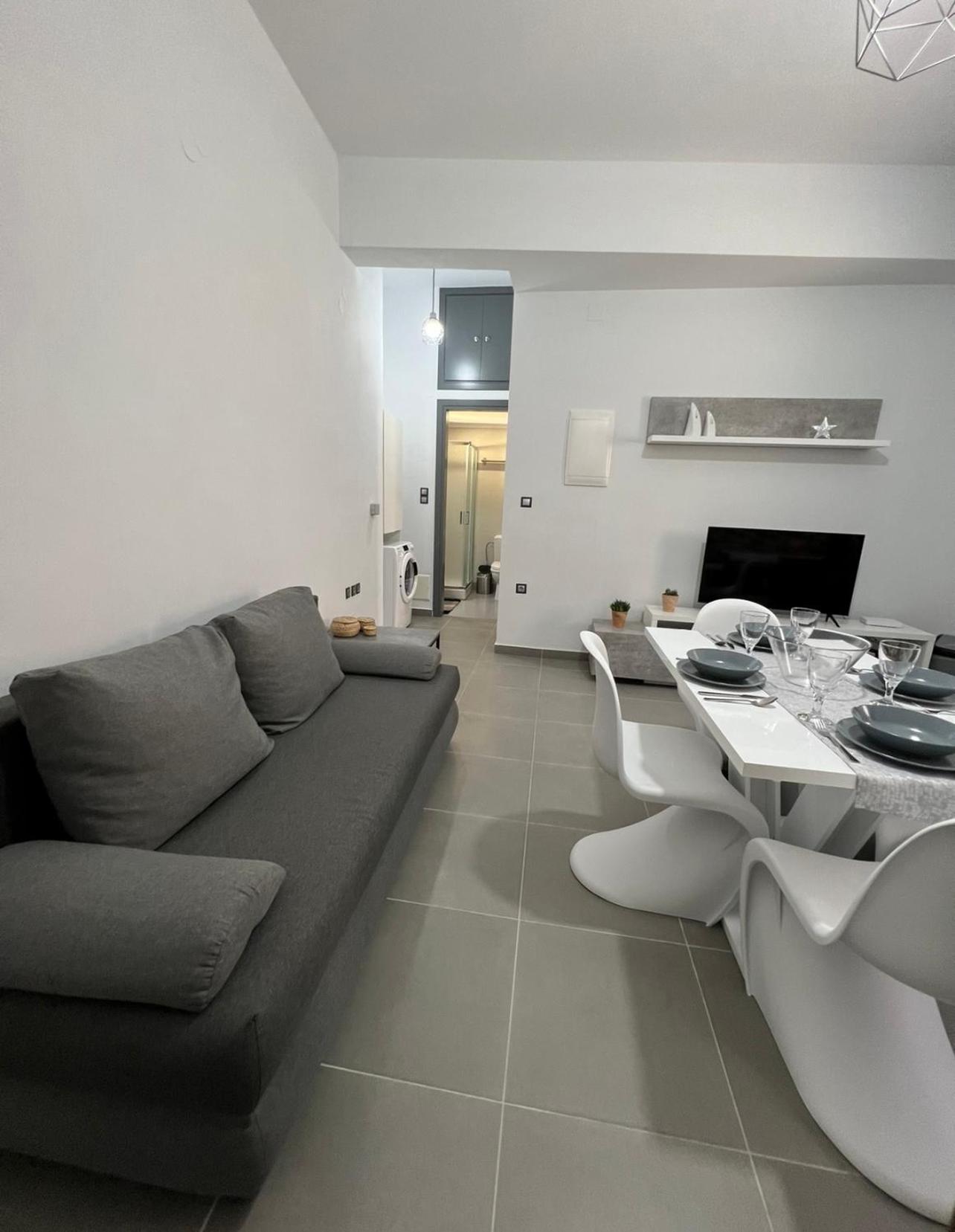 One-Bedroom Apartment - Photo 11